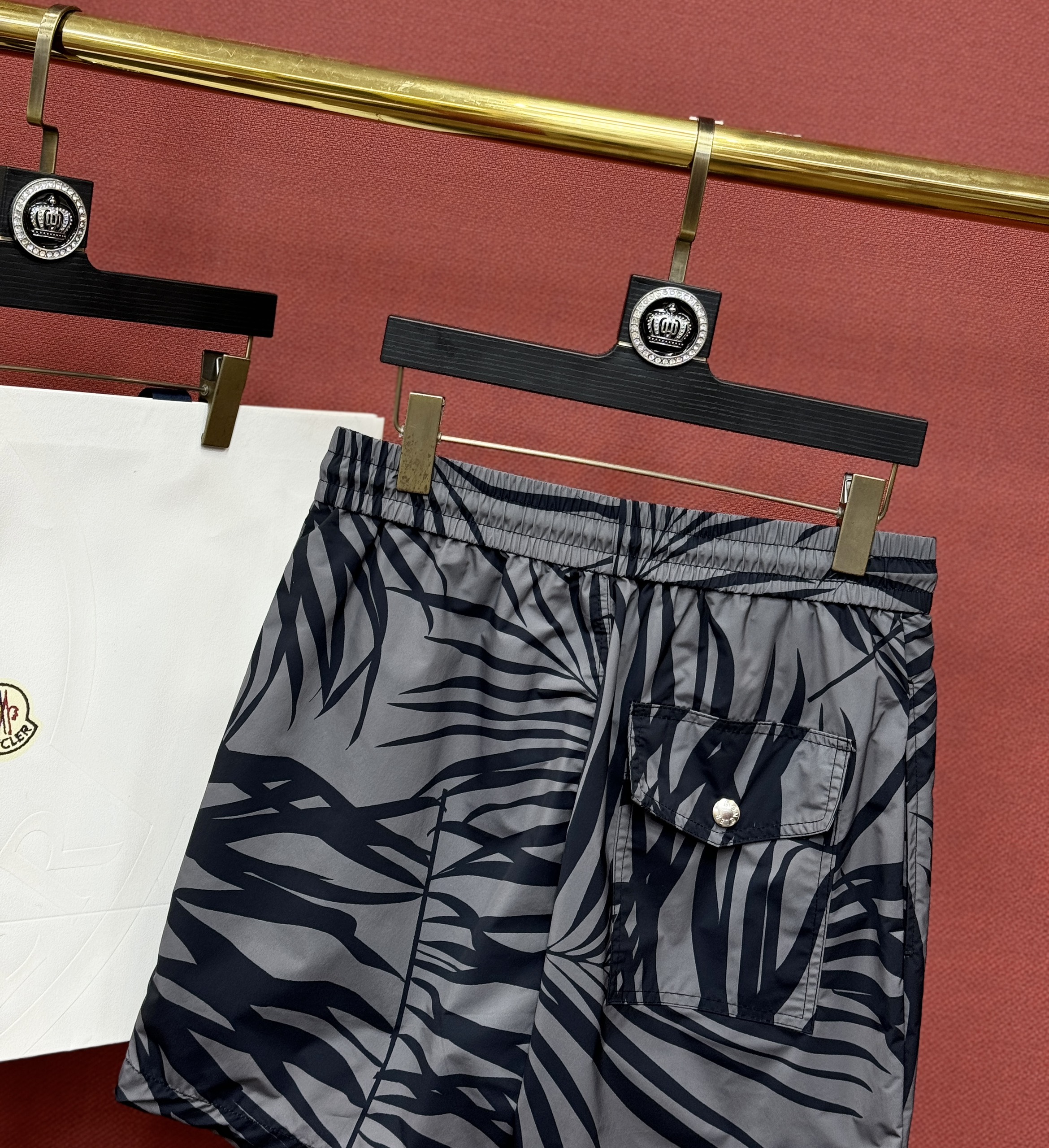 Quần short đùi gió Moncler họa tiết lá cỏ Like Auth 44-50 CD