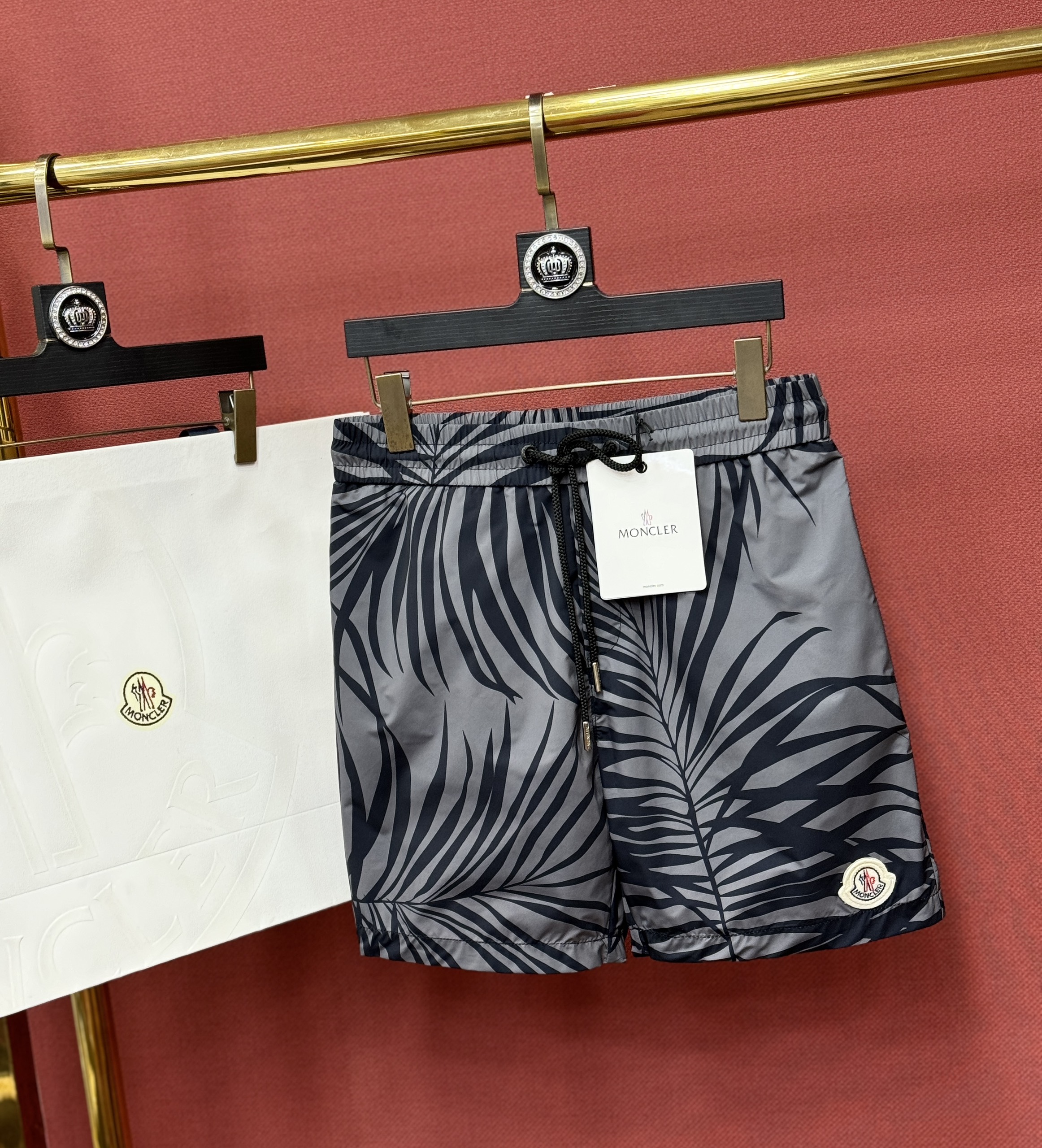 Quần short đùi gió Moncler họa tiết lá cỏ Like Auth 44-50 CD