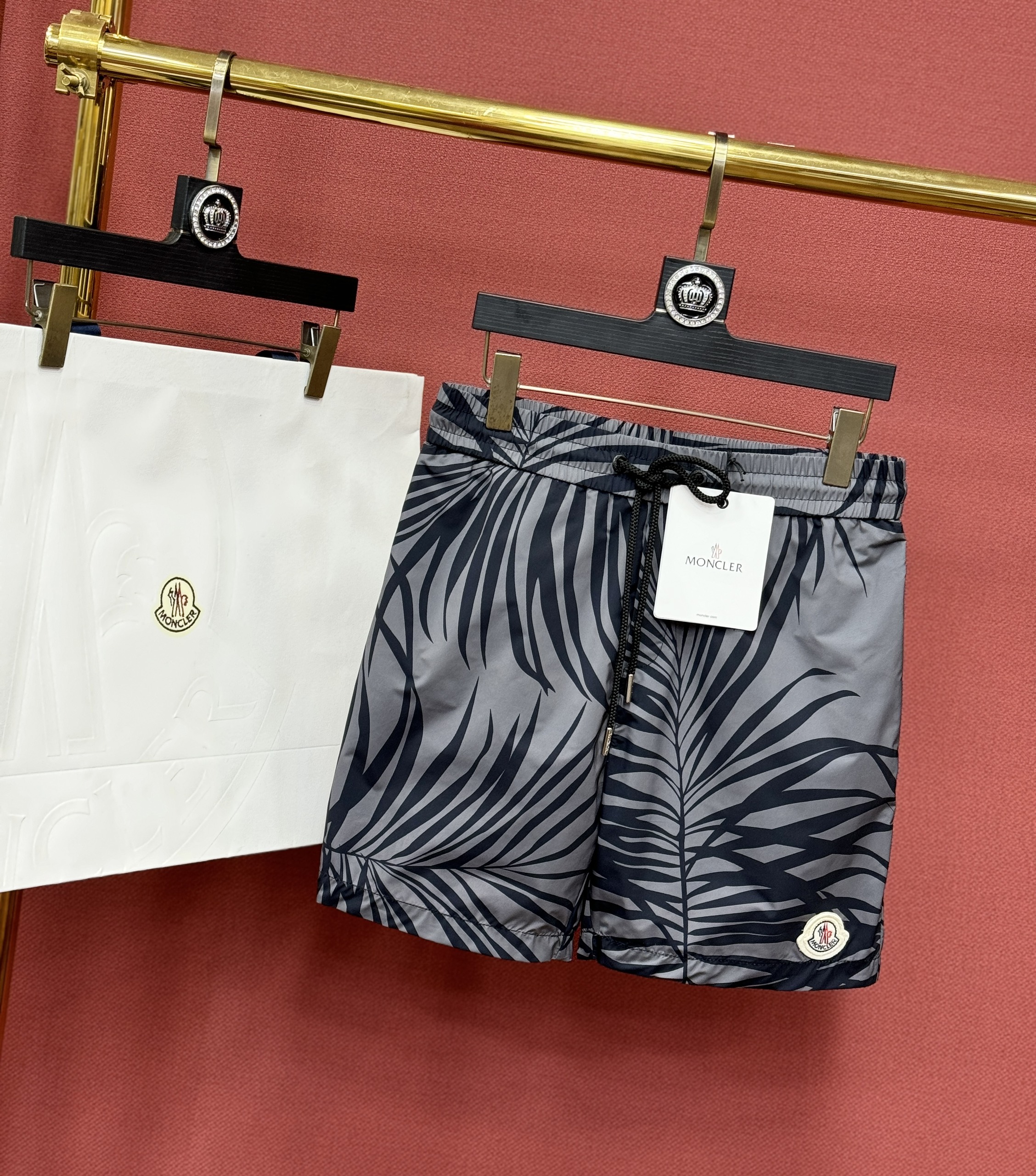 Quần short đùi gió Moncler họa tiết lá cỏ Like Auth 44-50 CD