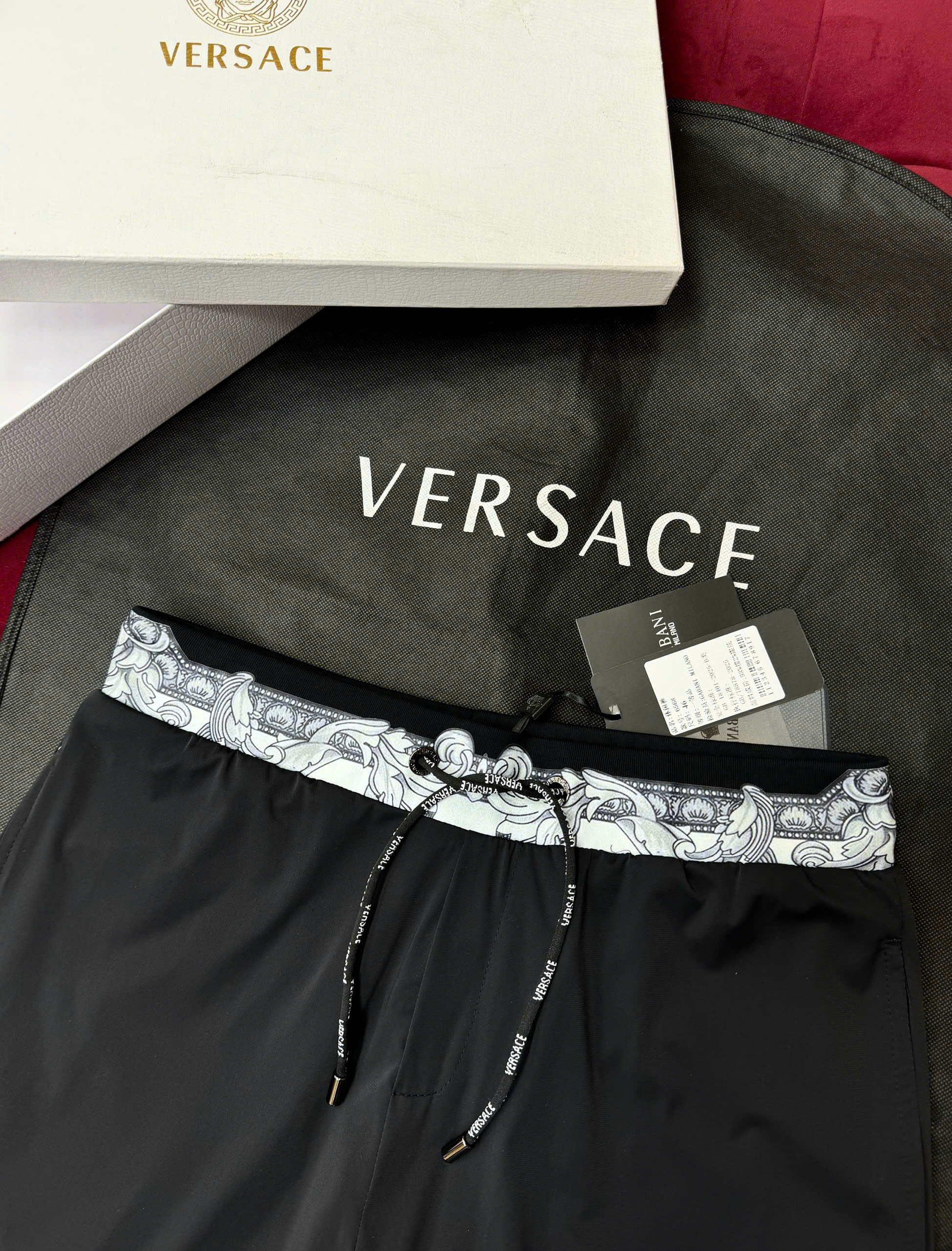 Quần short đùi gió Versace VS check cạp logo thêu Like Auth 44-46 CD