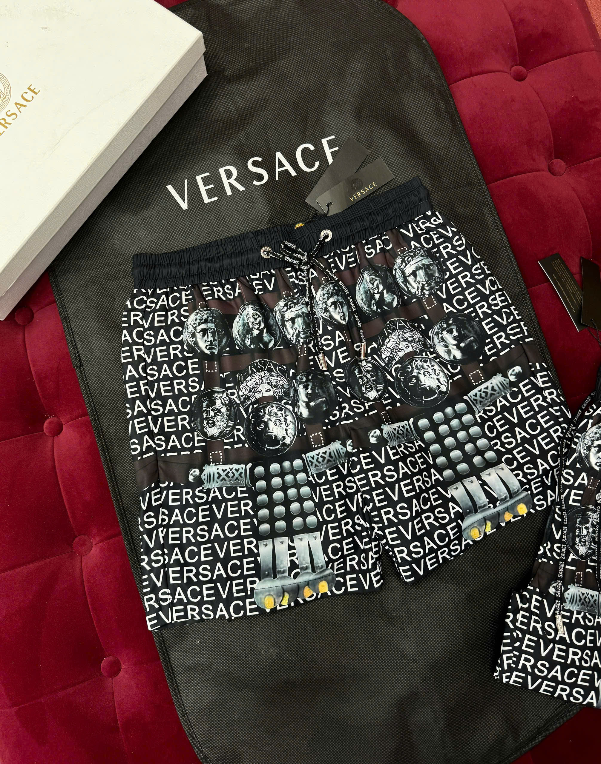 Quần short đùi gió Versace VS họa tiết đồng tiền xu cổ Like Auth 44-50 CD