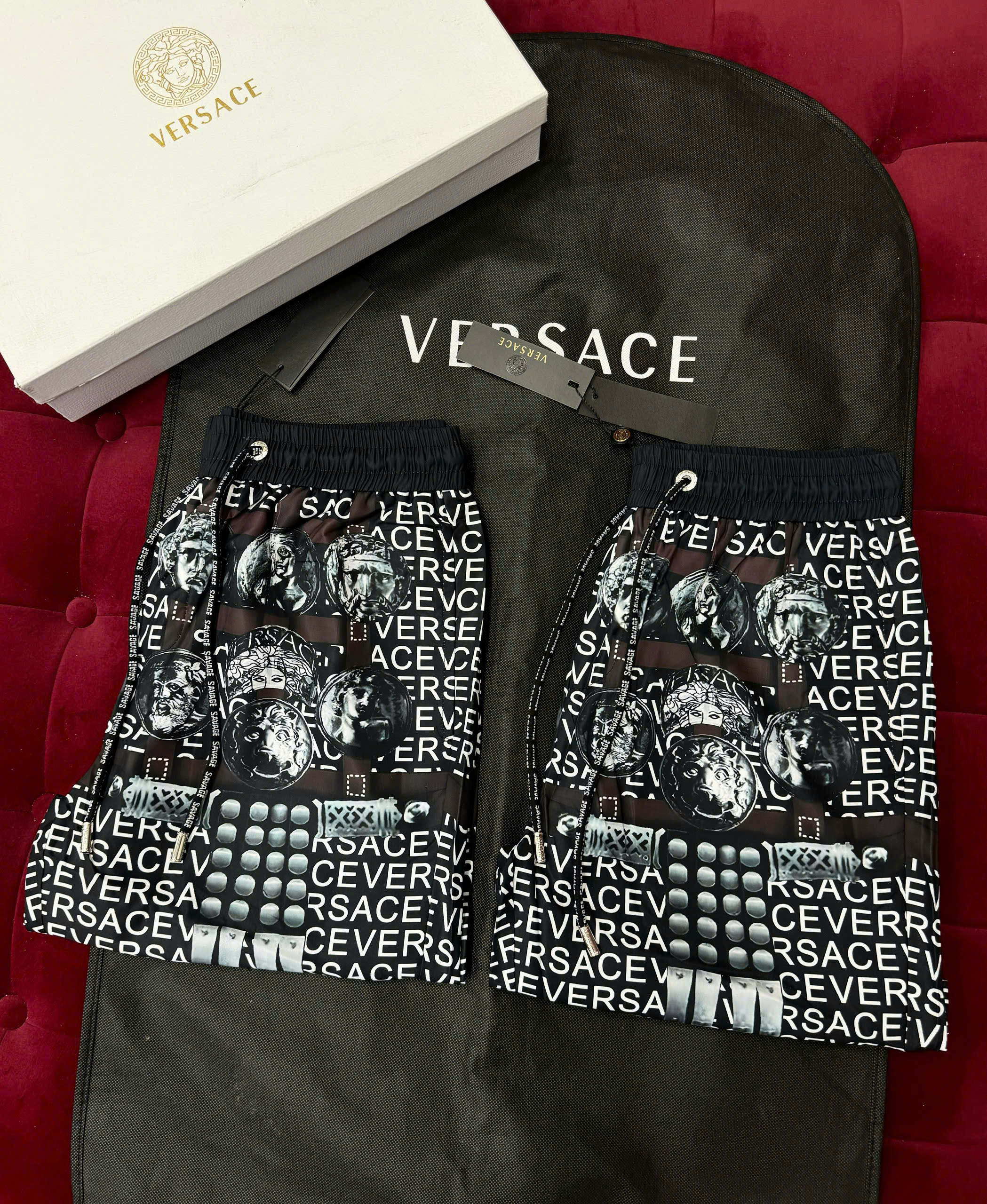Quần short đùi gió Versace VS họa tiết đồng tiền xu cổ Like Auth 44-50 CD