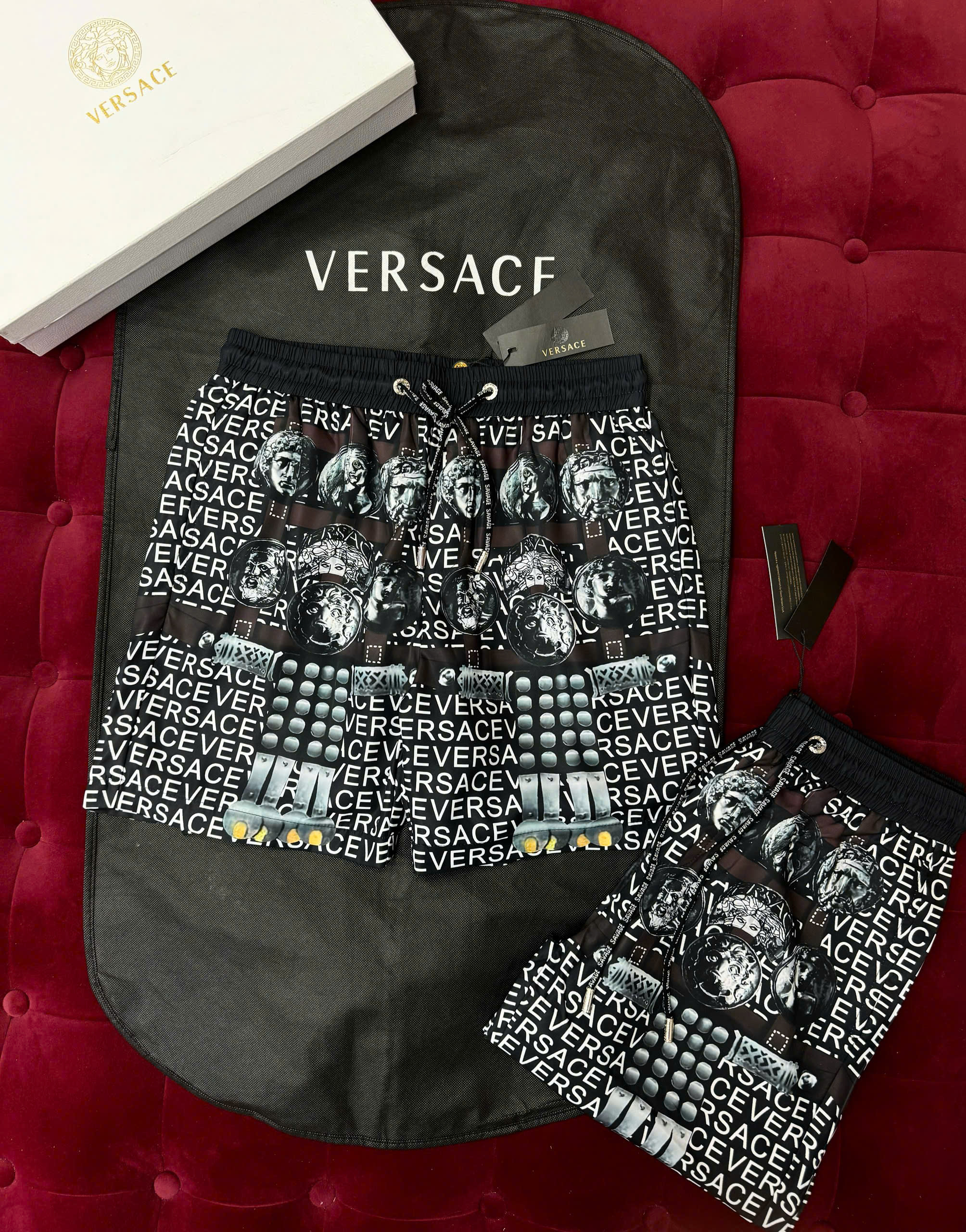 Quần short đùi gió Versace VS họa tiết đồng tiền xu cổ Like Auth 44-50 CD