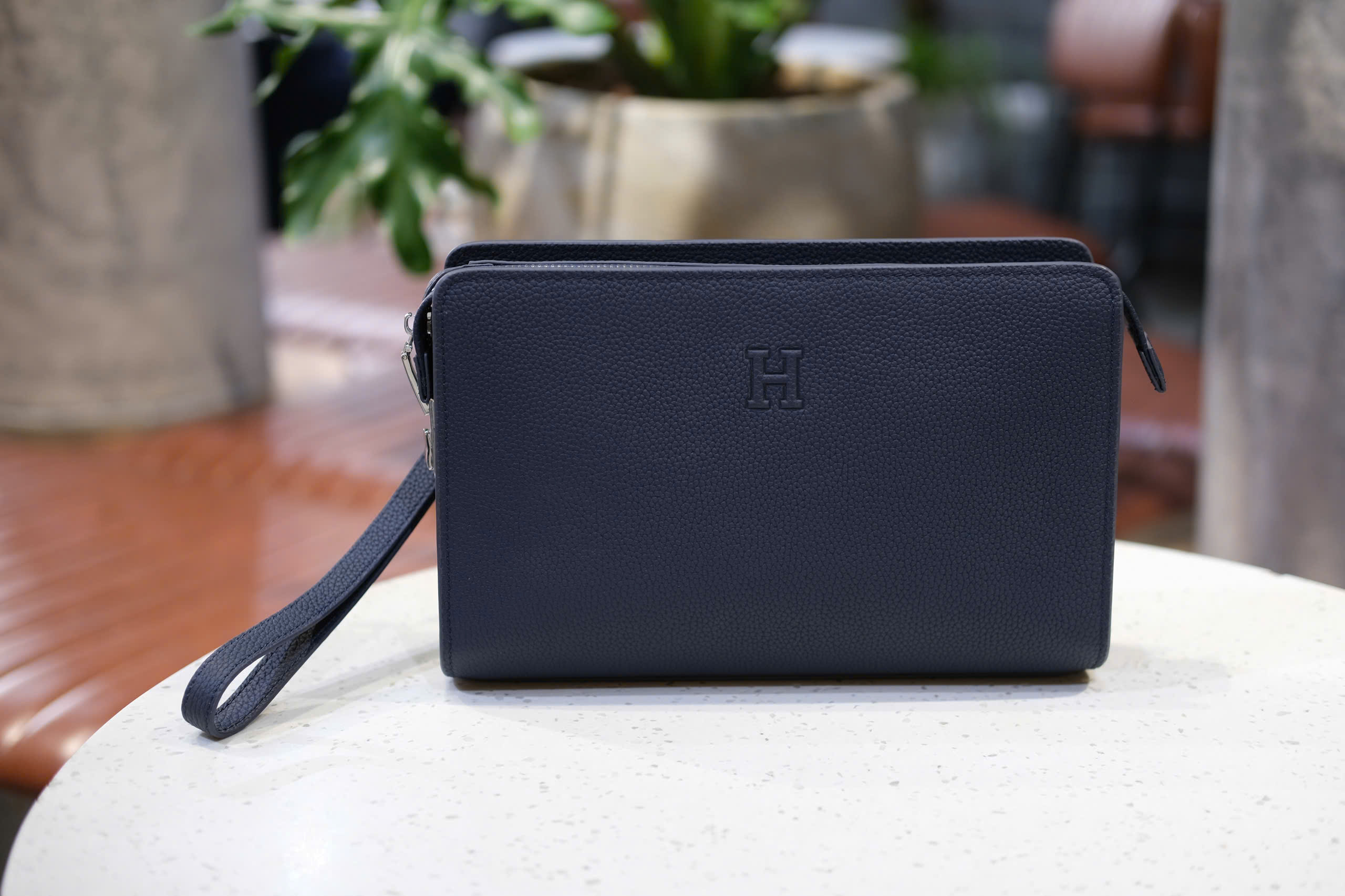 Túi Clutch cầm tay Hermes HM Xanh than trơn logo H dập nổi size 28x18x5cm Like Auth Fullbox phụ kiện DDT