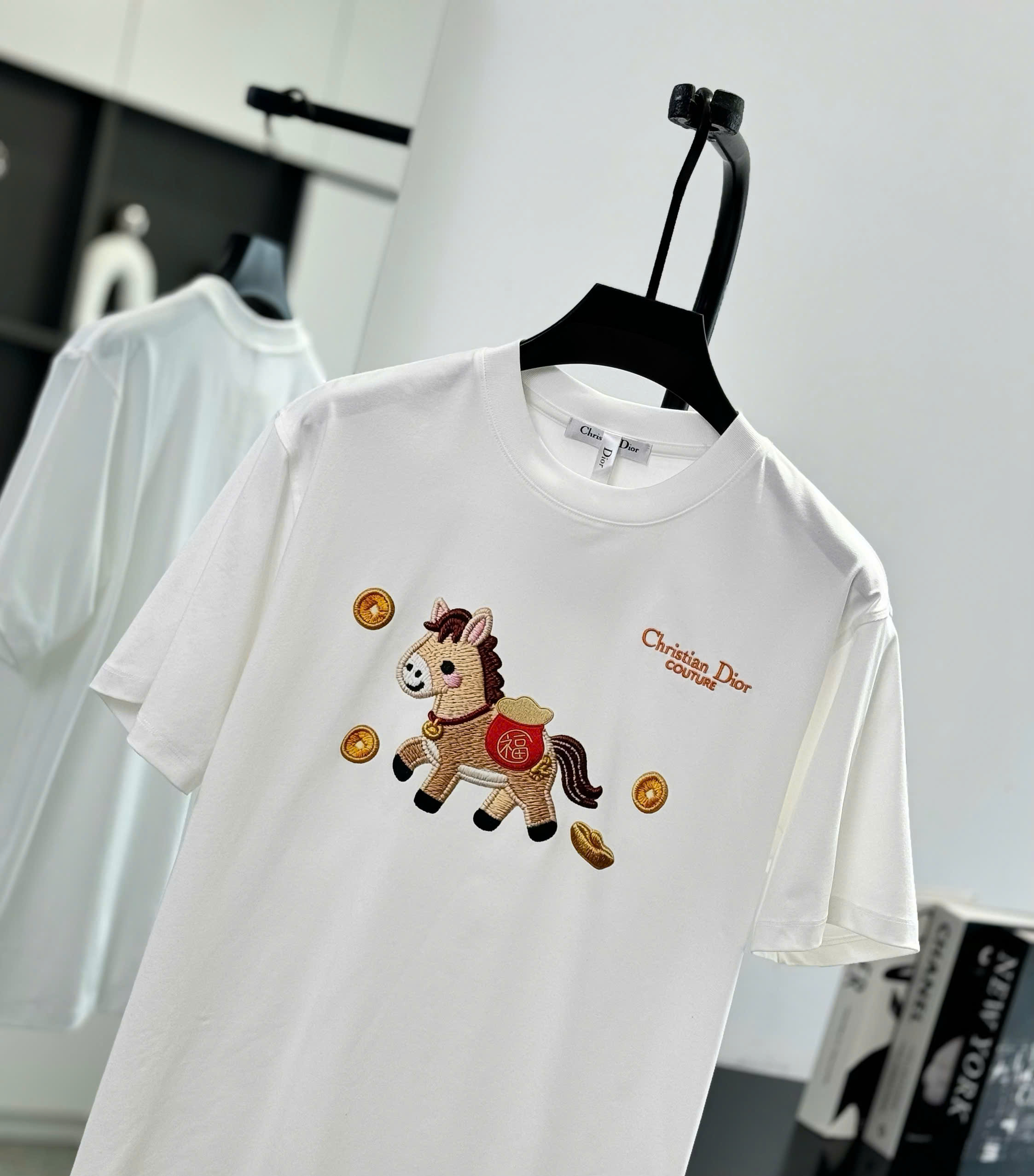 Áo phông T shirt Dior CD logo thêu wash ngựa thần tài Like Auth S-L DDT\TRẮNG