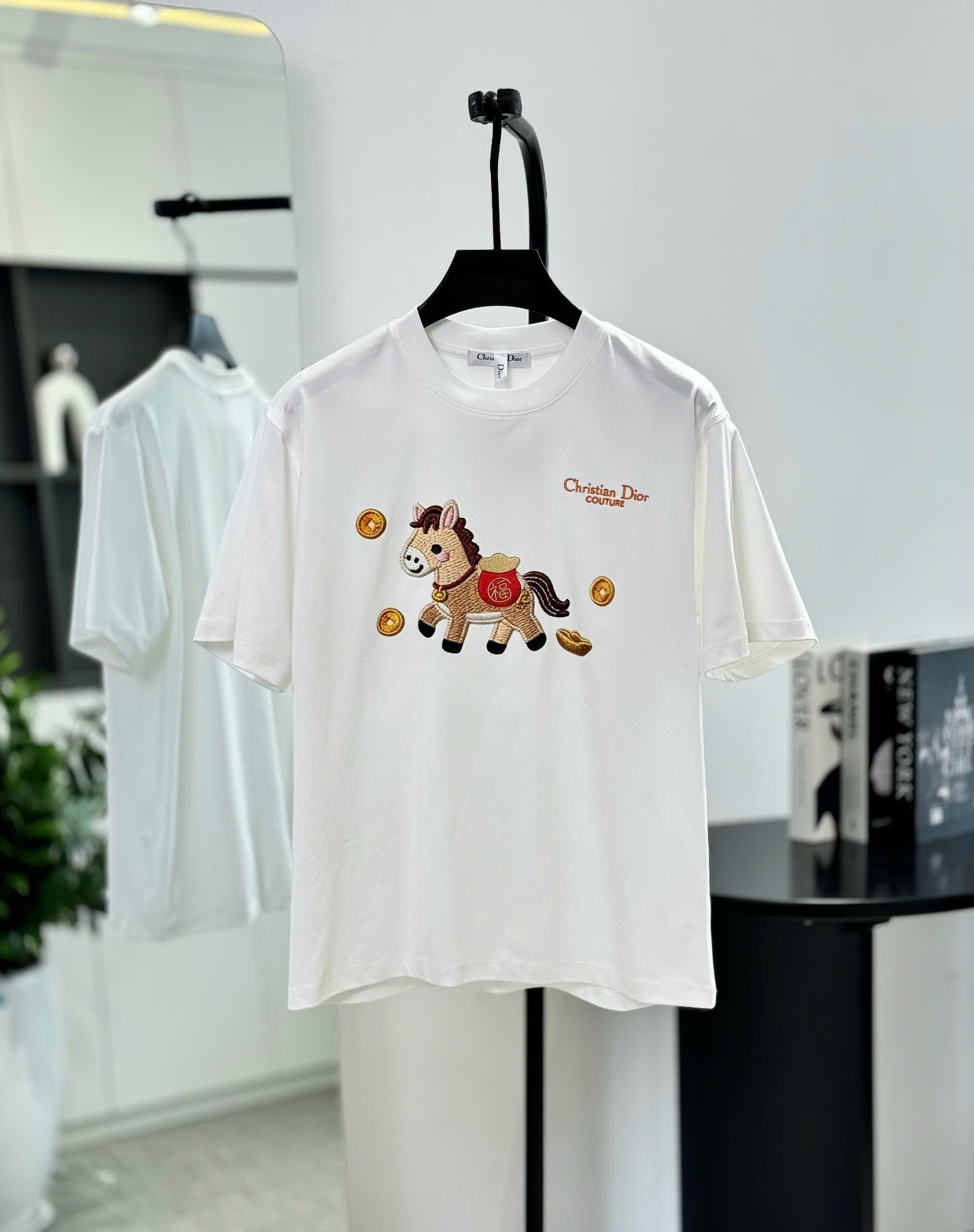 Áo phông T shirt Dior CD logo thêu wash ngựa thần tài Like Auth S-L DDT\TRẮNG