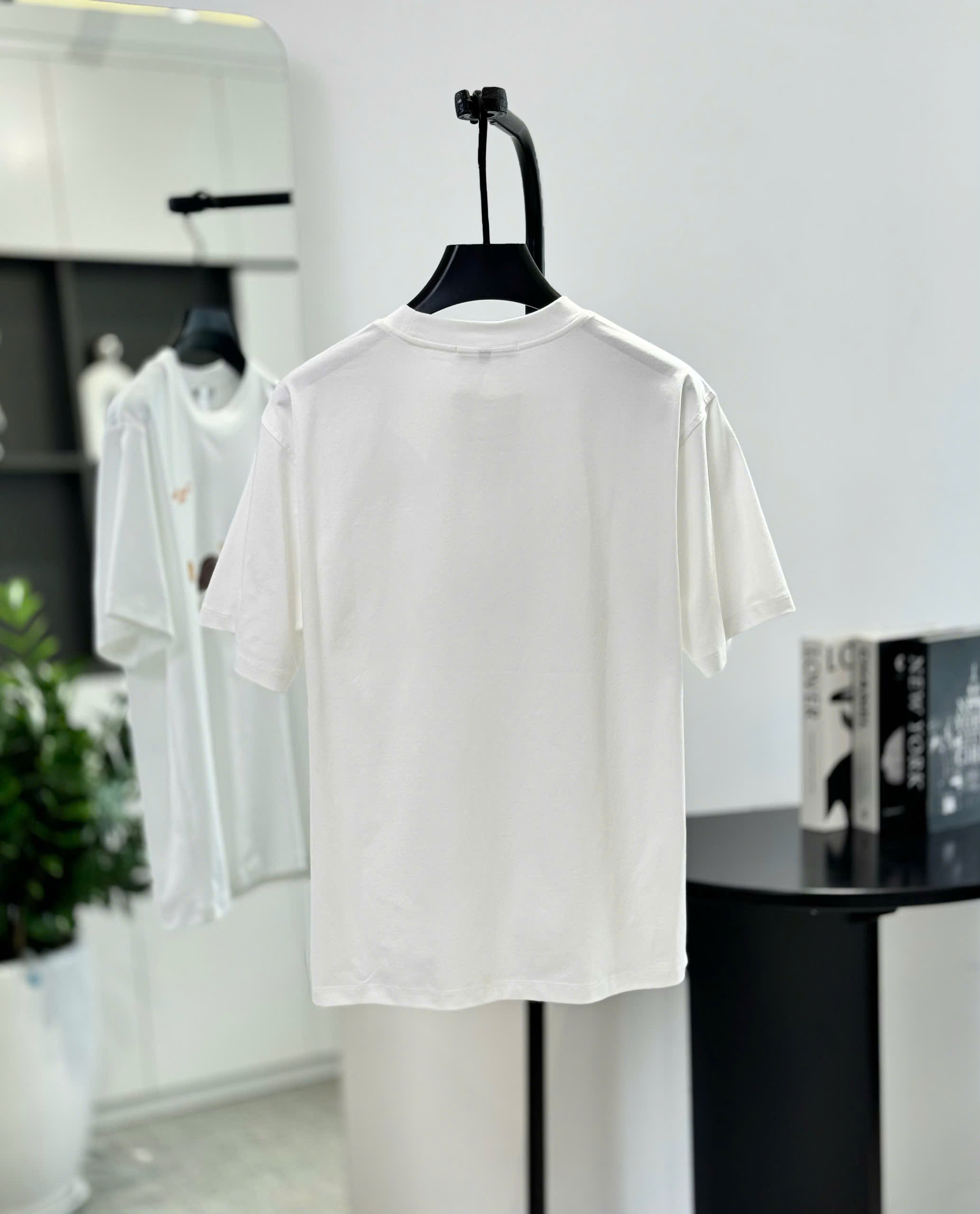 Áo phông T shirt Dior CD logo thêu wash ngựa thần tài Like Auth S-L DDT\TRẮNG