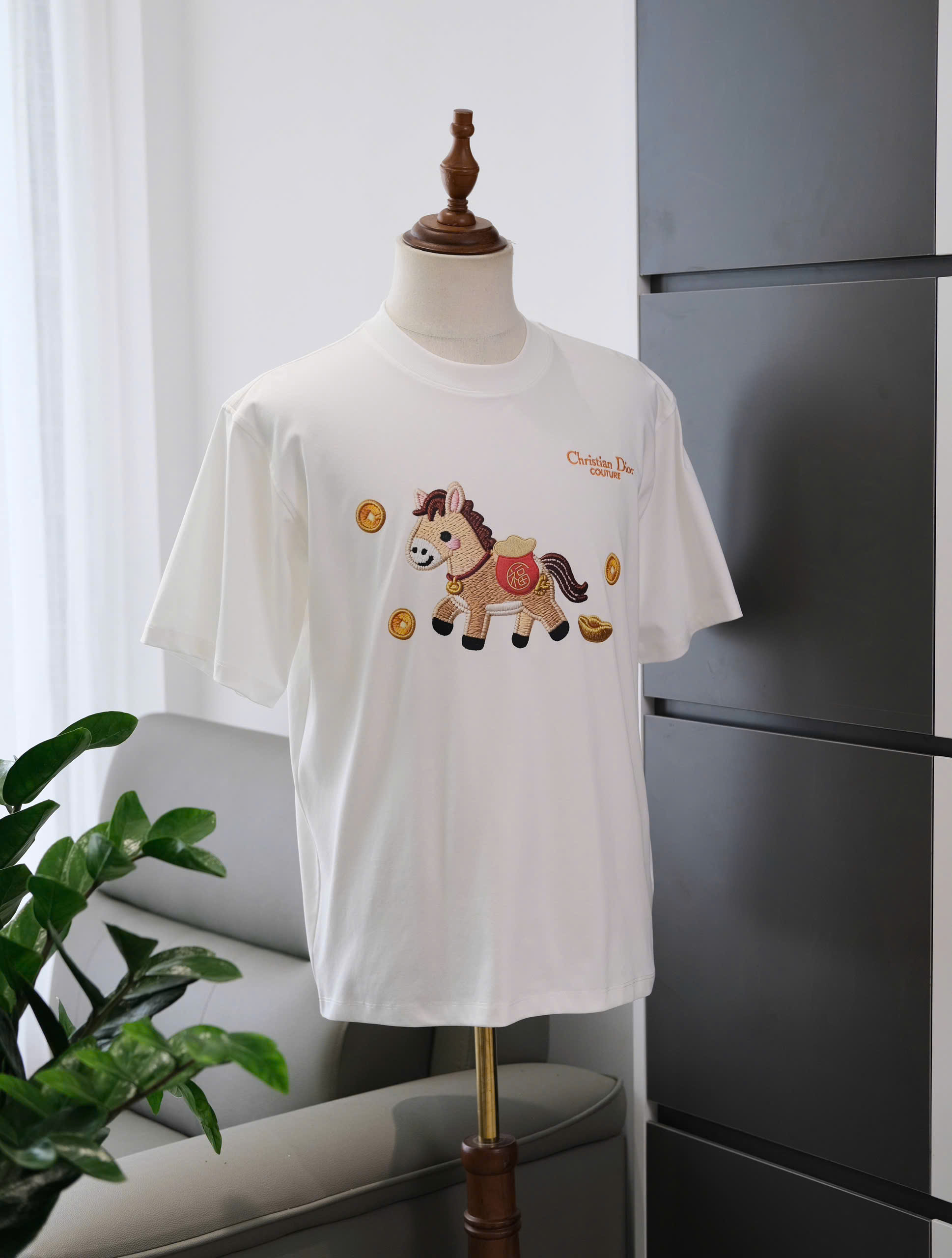 Áo phông T shirt Dior CD logo thêu wash ngựa thần tài Like Auth S-L DDT\TRẮNG