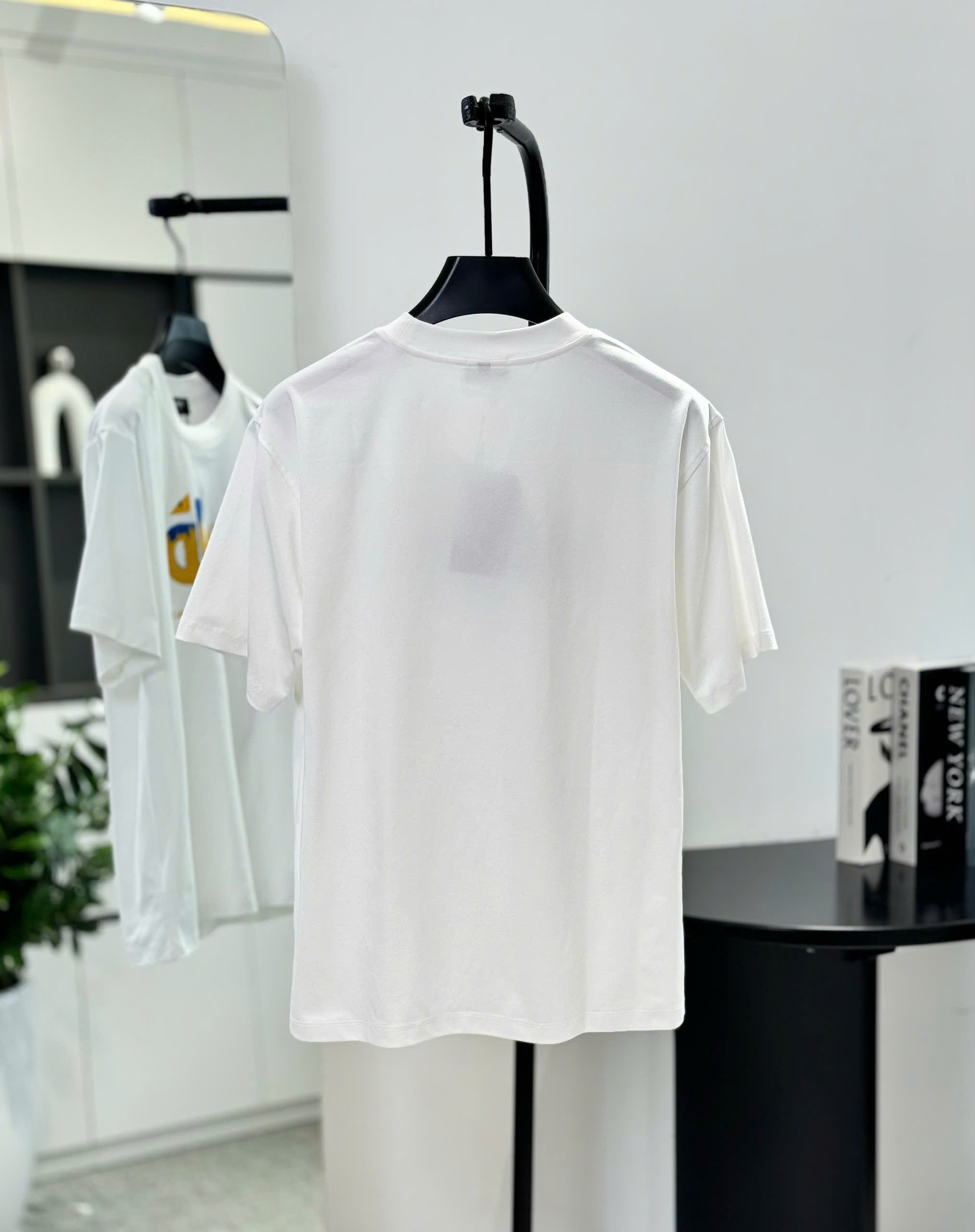 Áo phông T shirt Fendi logo Vàng thêu wash ngực Like Auth S-L DDT\trắng
