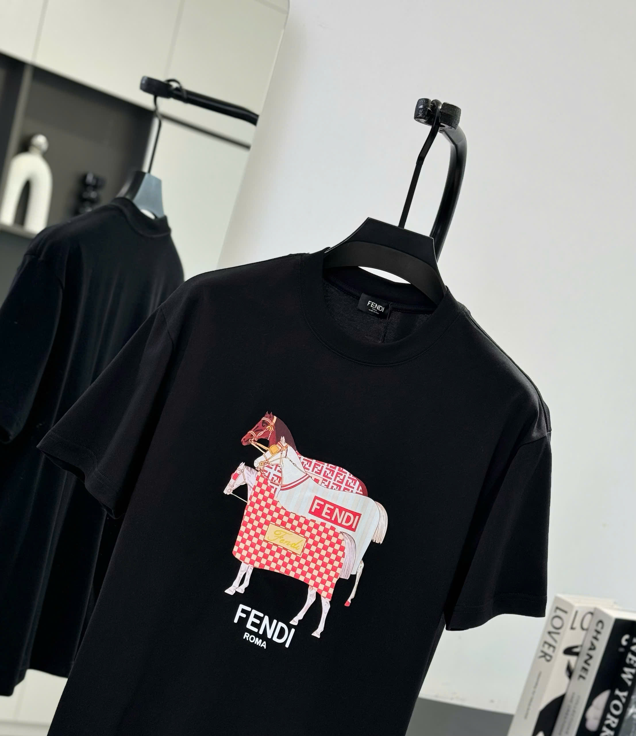 Áo phông T shirt Fendi Roma FD họa tiết 3 chú ngựa Like Auth S-L DDT\Đen