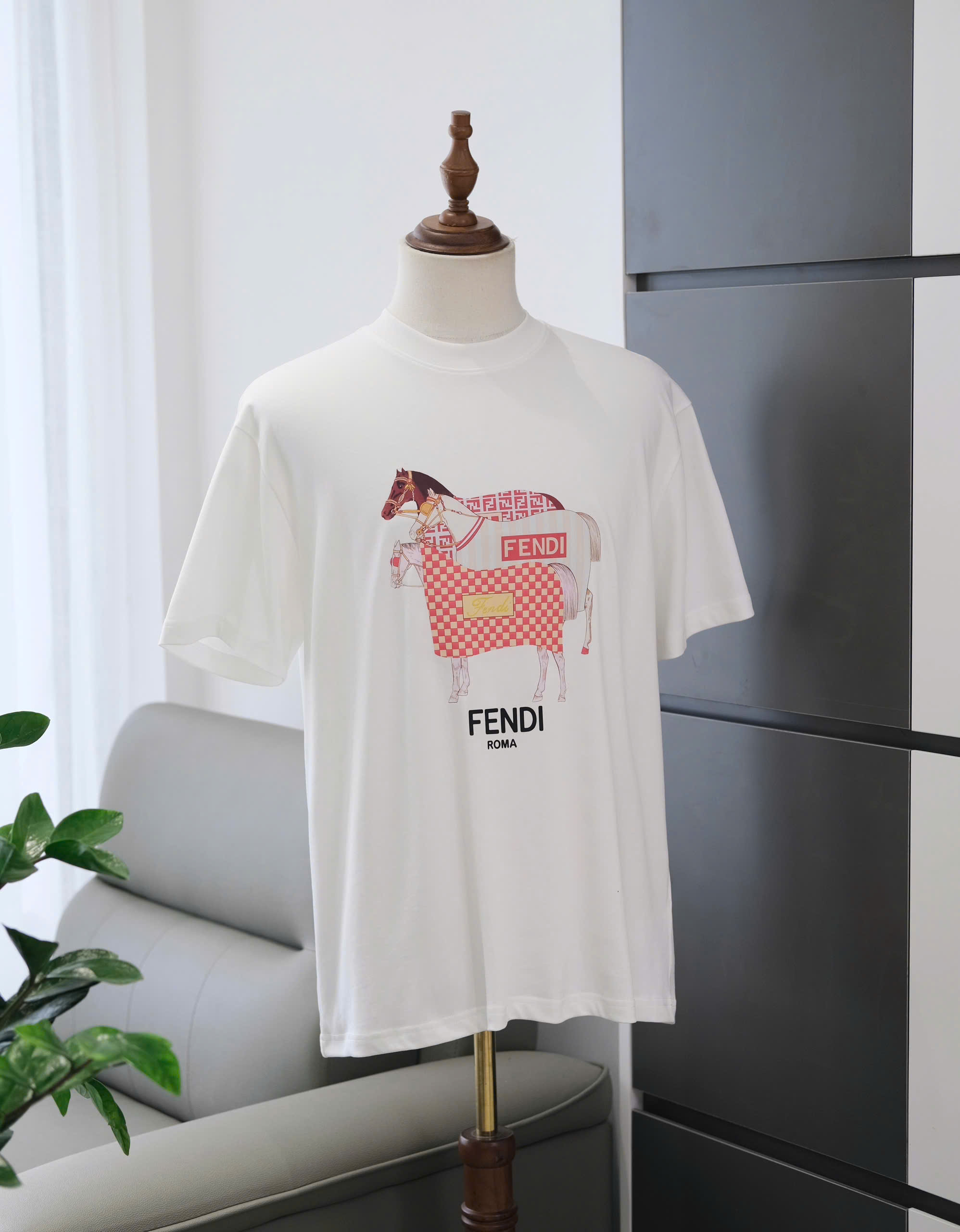 Áo phông T shirt Fendi Roma FD họa tiết 3 chú ngựa Like Auth S-L DDT\trắng
