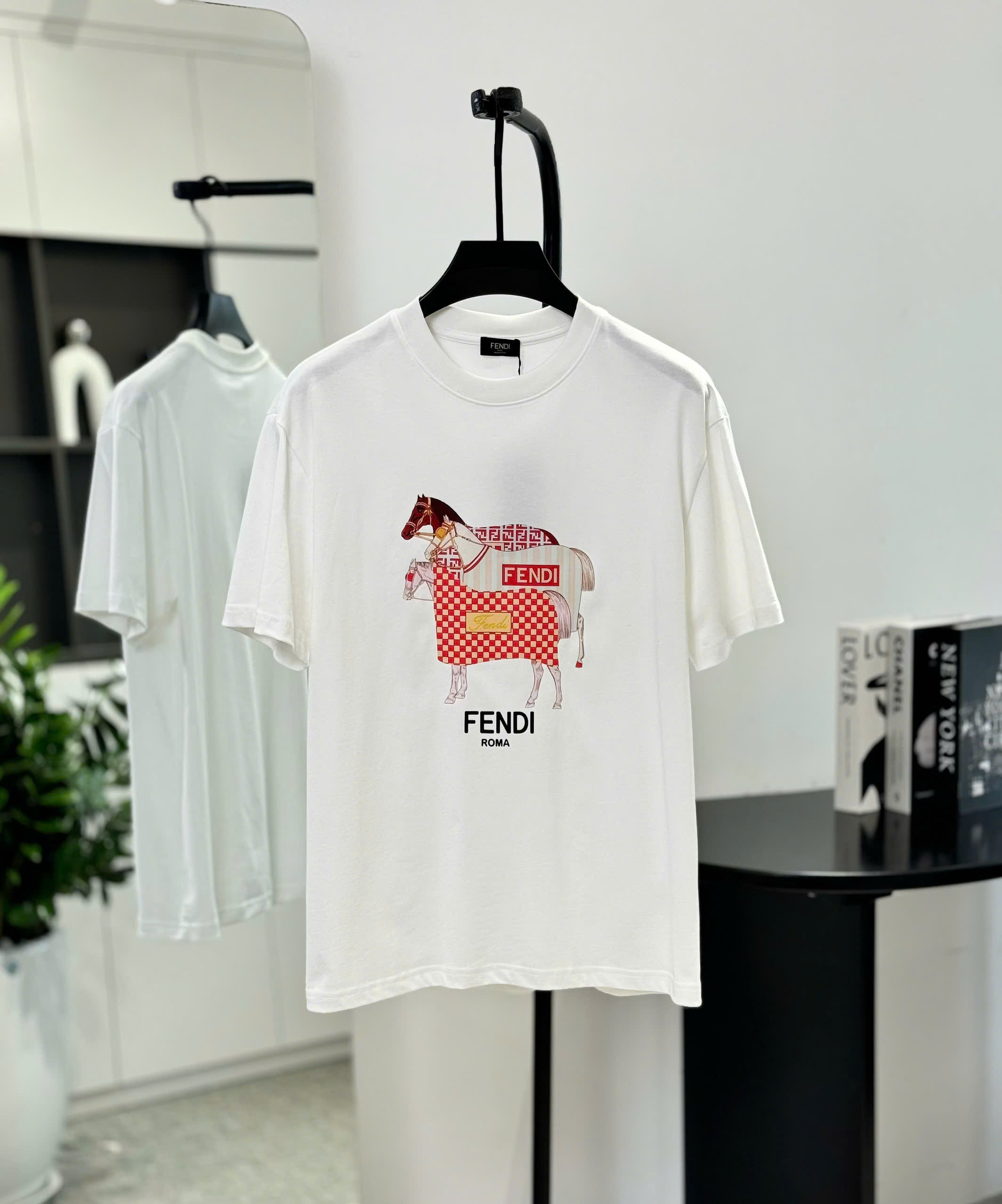 Áo phông T shirt Fendi Roma FD họa tiết 3 chú ngựa Like Auth S-L DDT\trắng