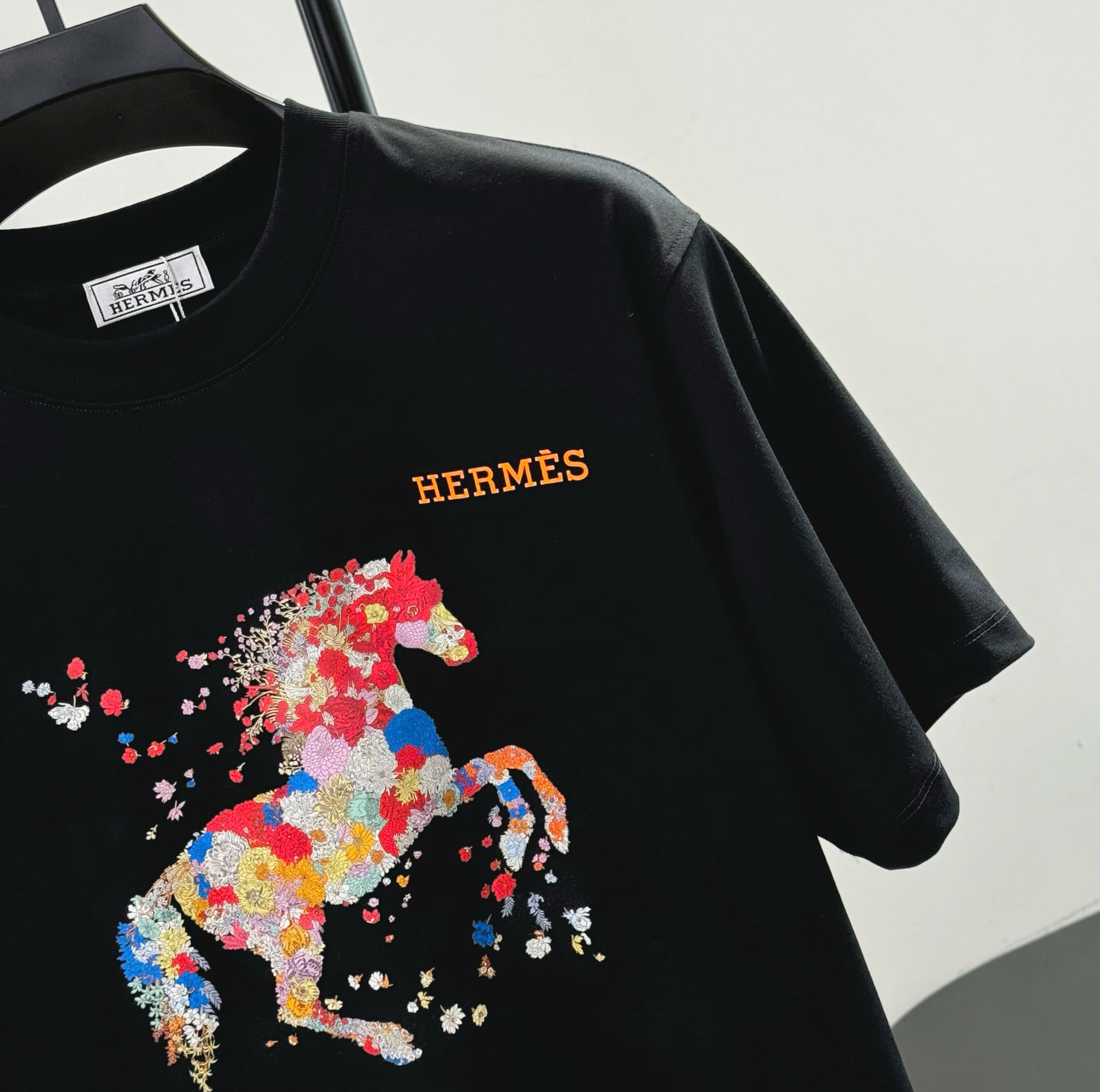 Áo phông T shirt Hermes HM họa tiết ngựa hoa Like Auth S-L DDT\Đen