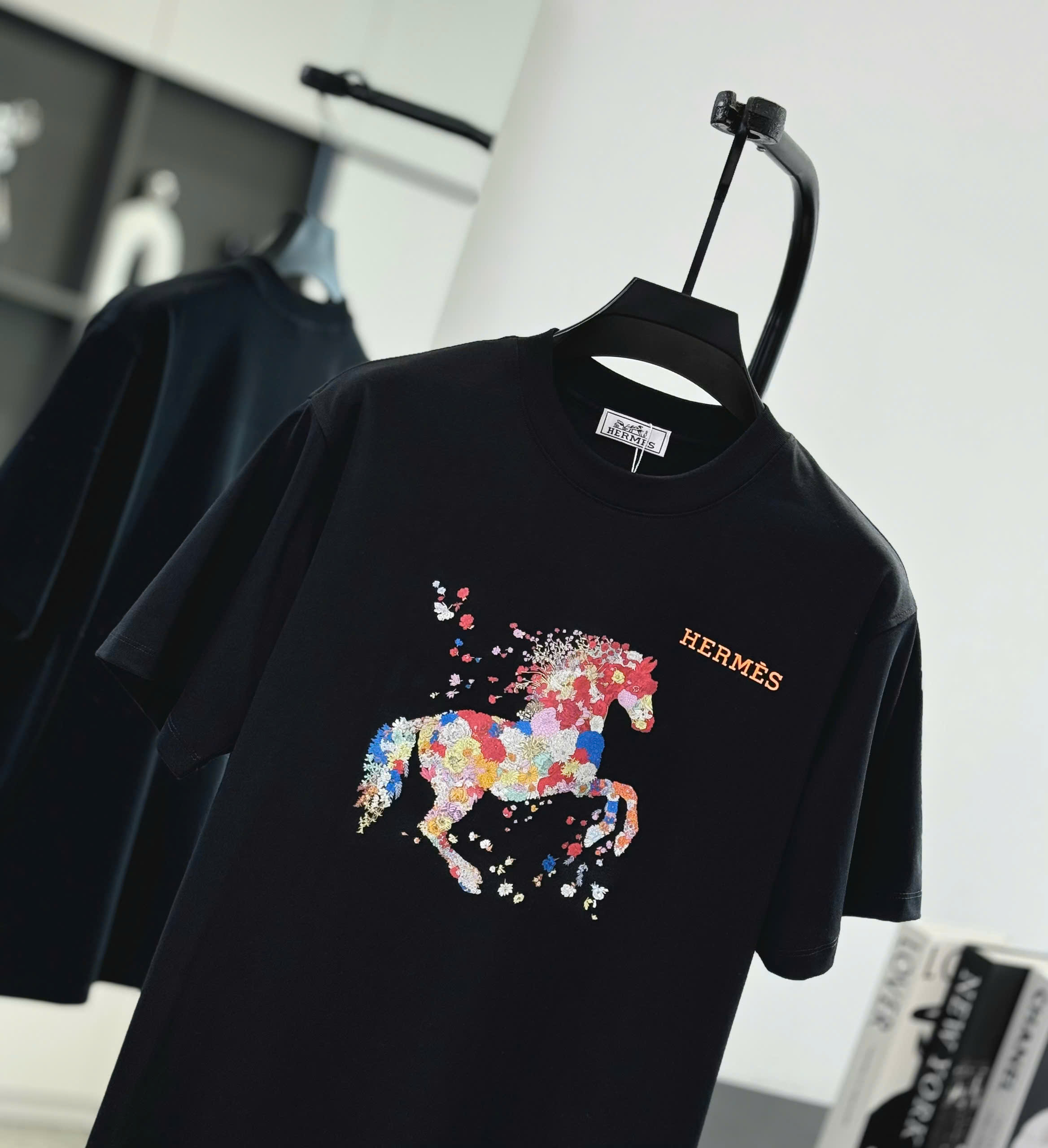 Áo phông T shirt Hermes HM họa tiết ngựa hoa Like Auth S-L DDT\Đen