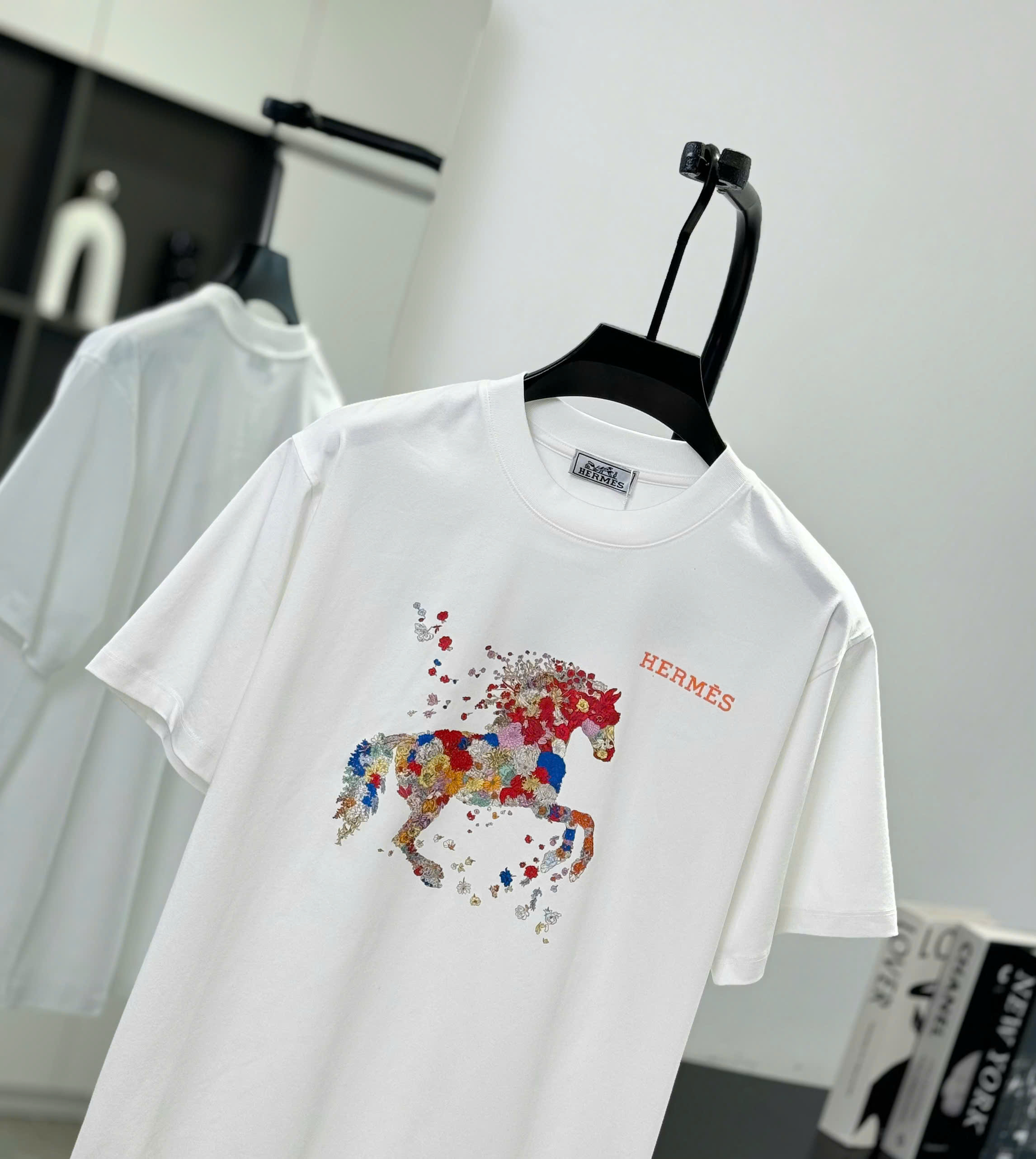 Áo phông T shirt Hermes HM họa tiết ngựa hoa Like Auth S-L DDT\trắng