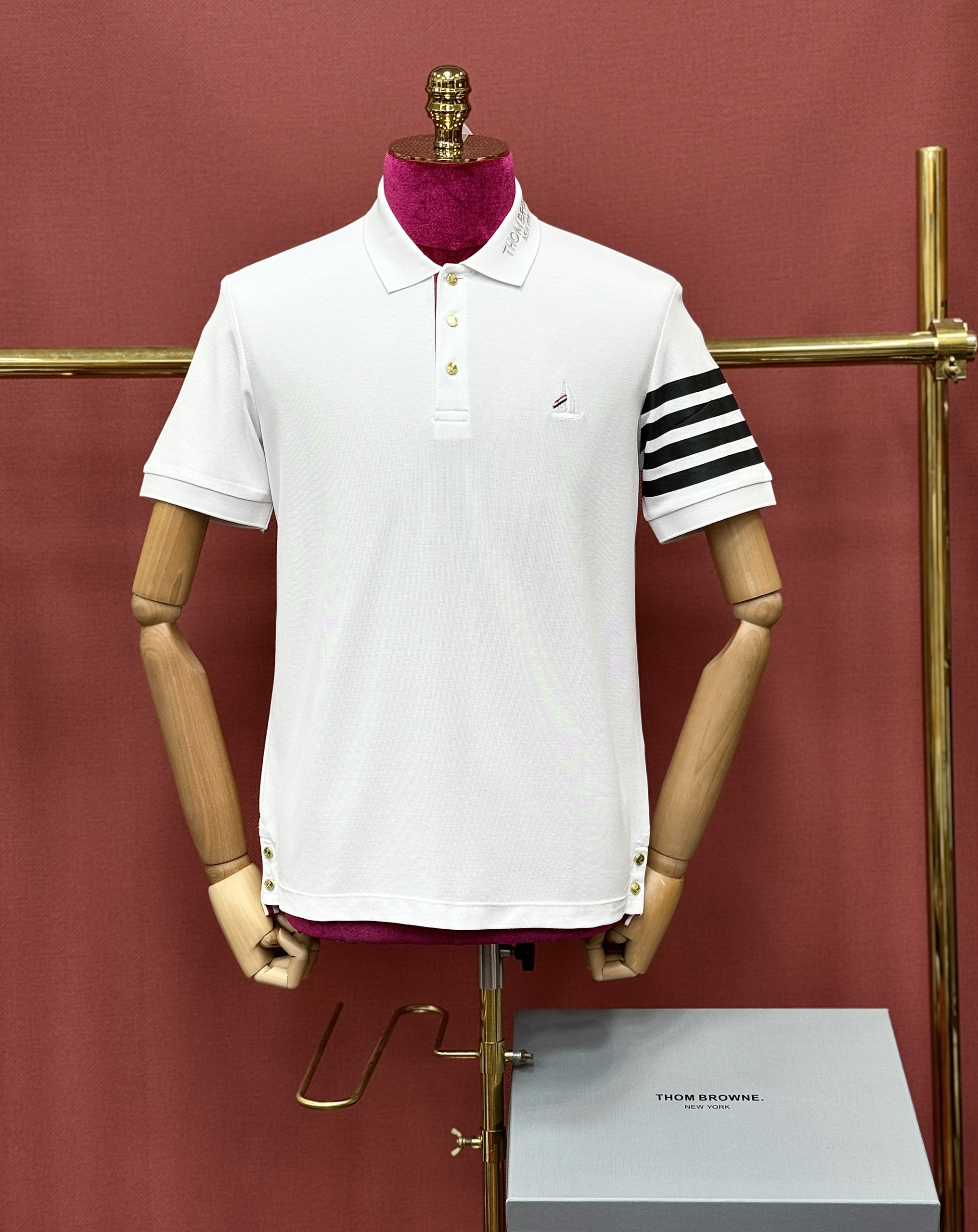 Áo polo Thombrowne logo thêu cổ kẻ sọc tay con thuyền ngực Like AUth 44-50 CD