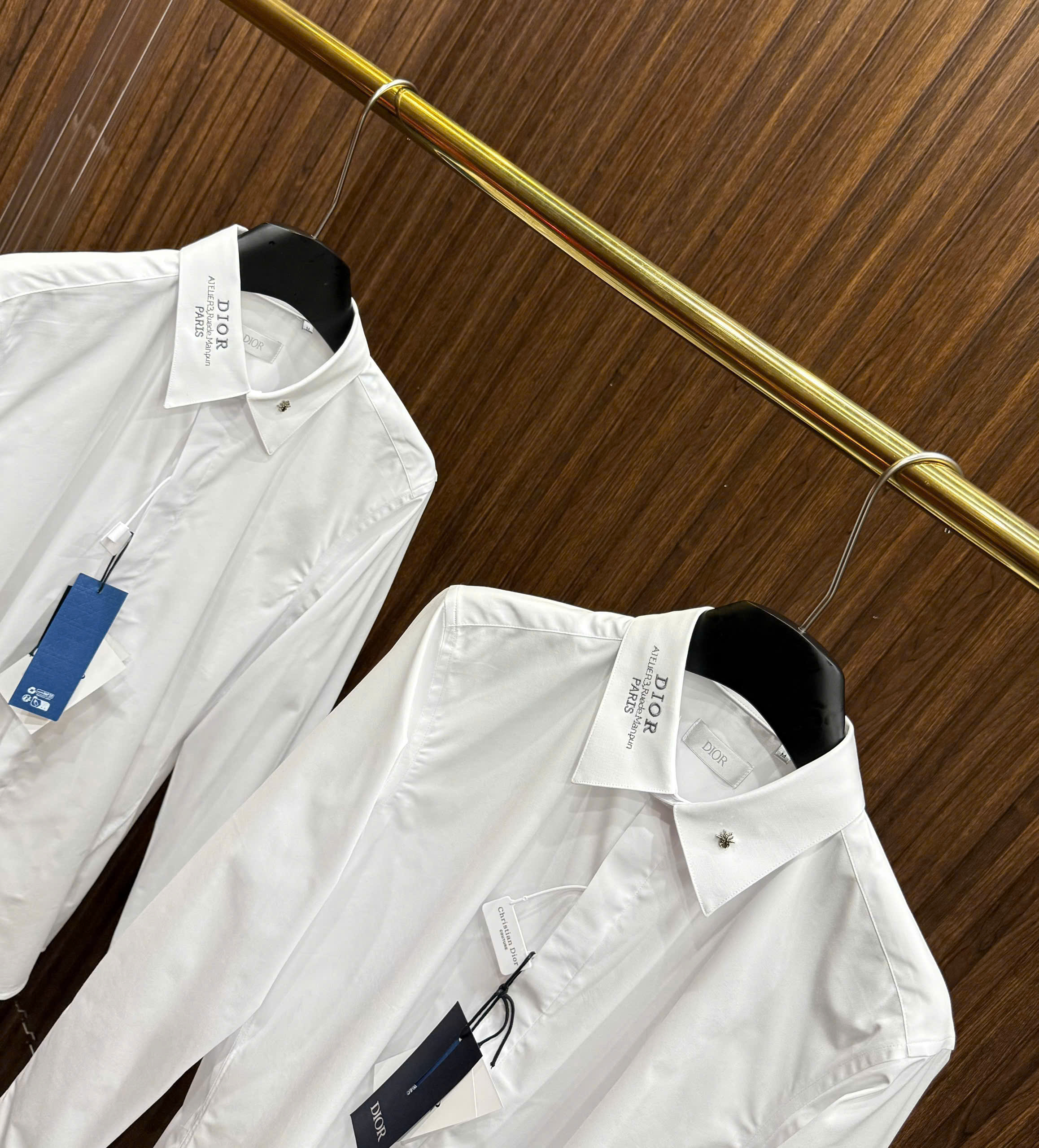 Áo sơ mi Dior CD logo thêu cổ tag ong bạc Like Auth S-XL MK