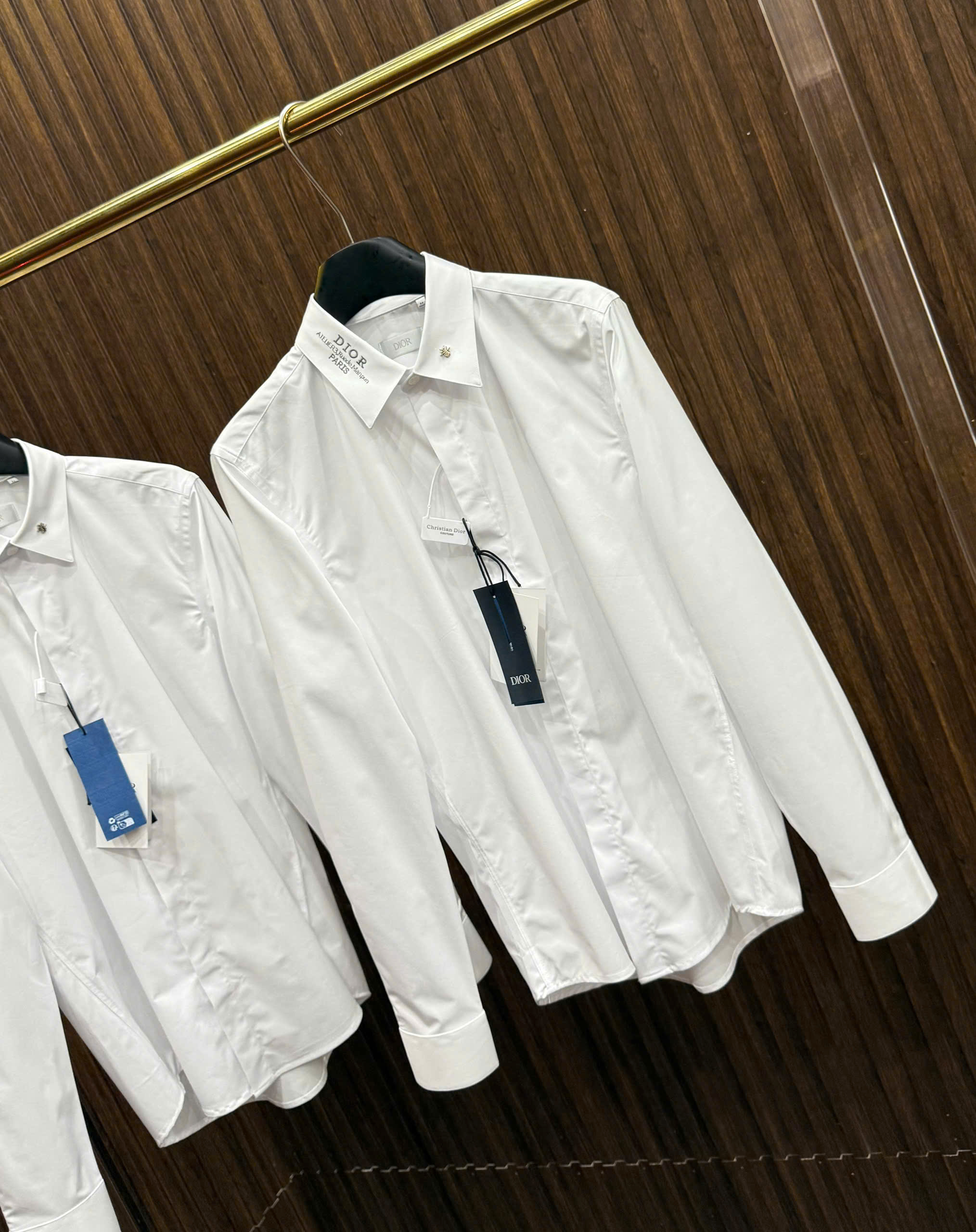 Áo sơ mi Dior CD logo thêu cổ tag ong bạc Like Auth S-XL MK