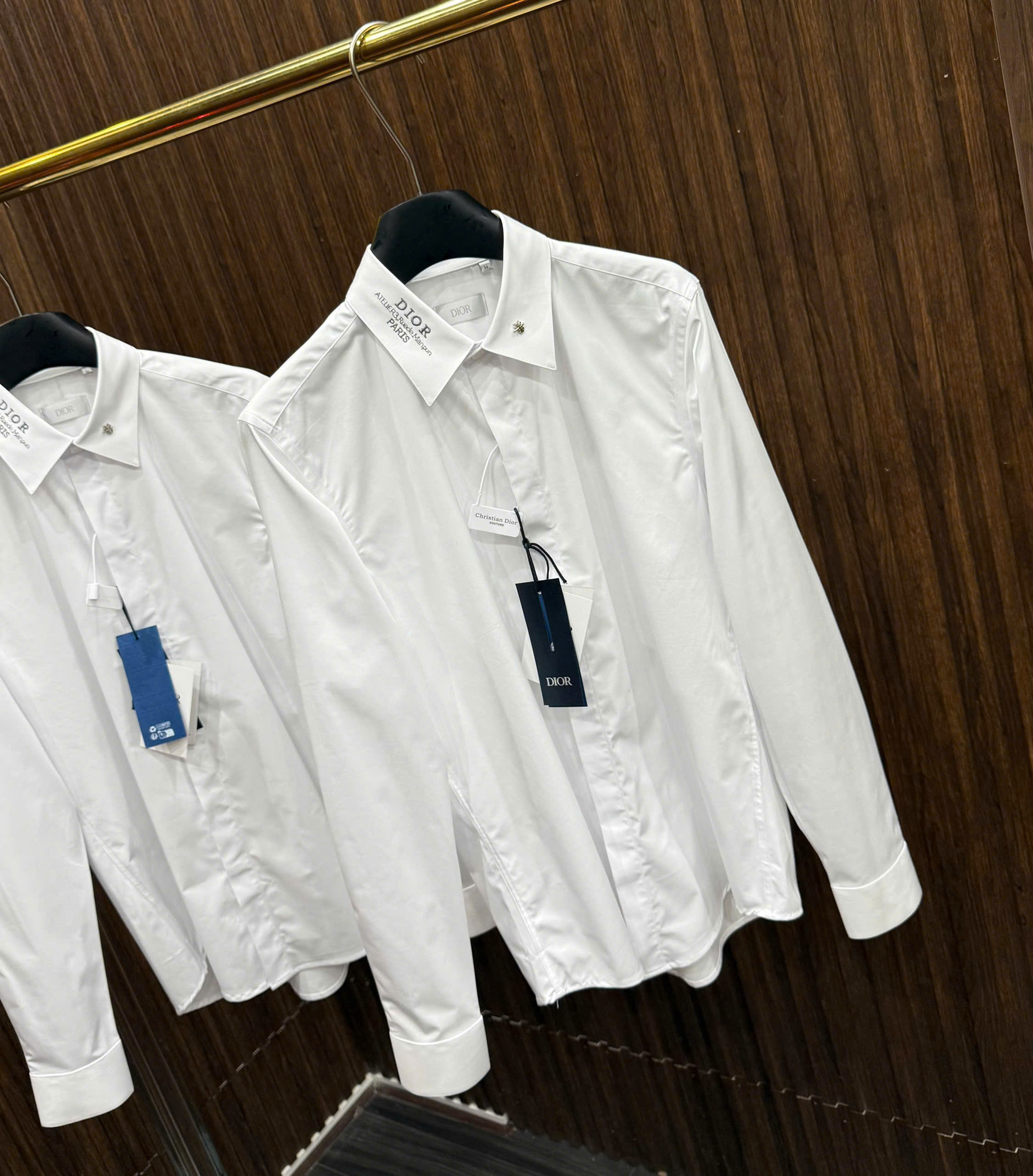 Áo sơ mi Dior CD logo thêu cổ tag ong bạc Like Auth S-XL MK