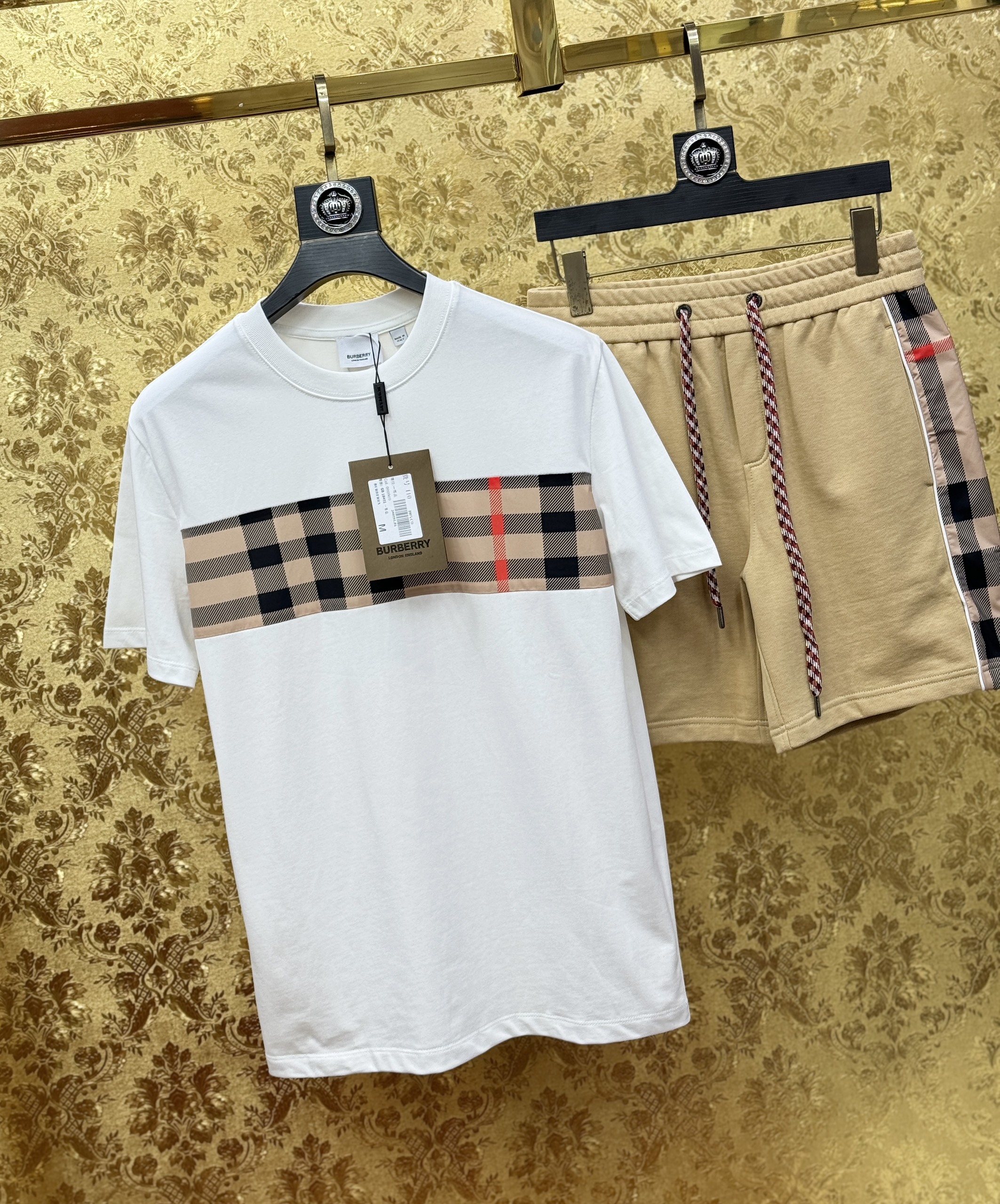 C:\Users\ADMIN\Downloads\20260306-20260307T062707Z-3-001\20260306\1245 Set bộ hè thể thao Burberry BBR ke sọc new 2026 Like Auth S-XL CD