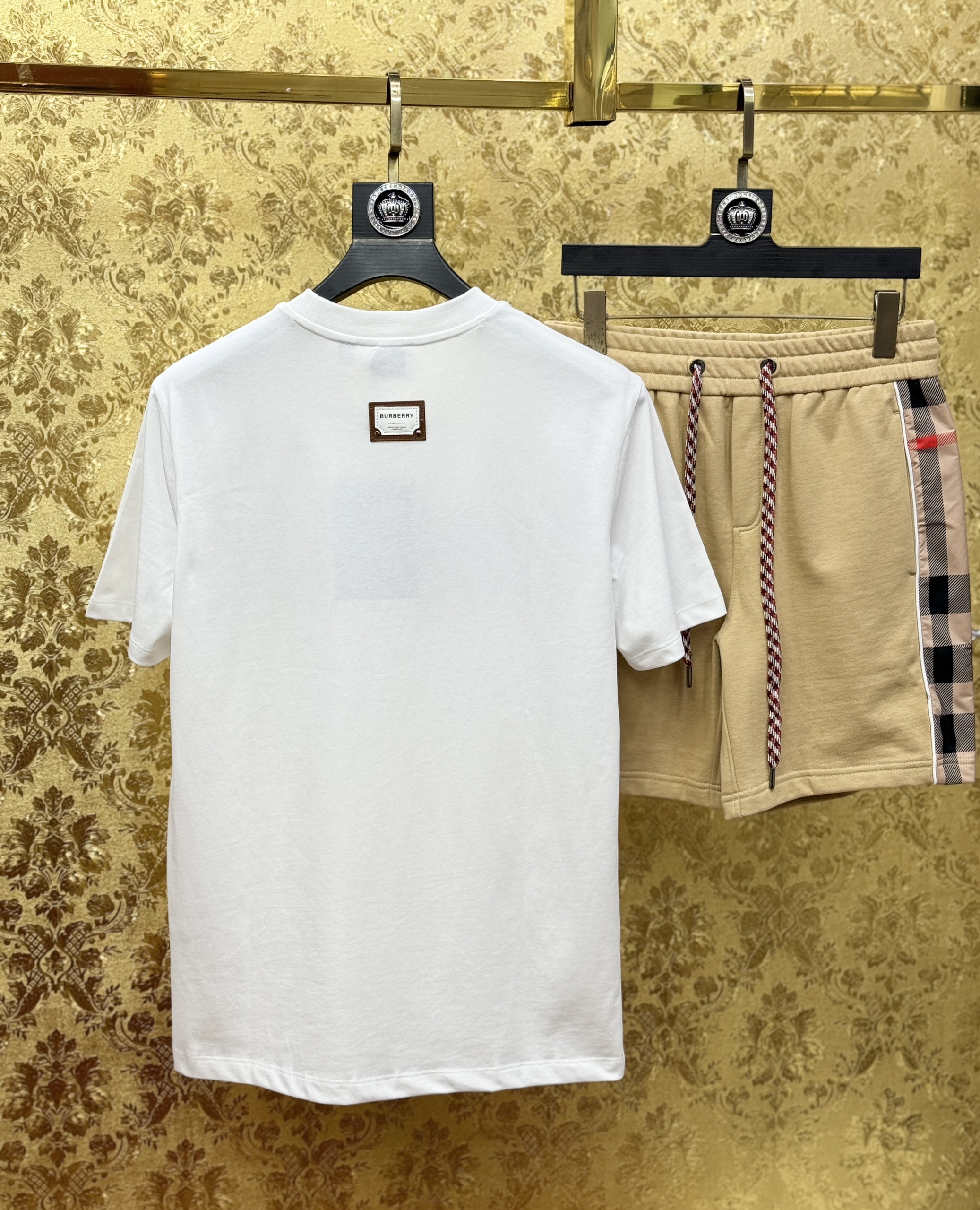 C:\Users\ADMIN\Downloads\20260306-20260307T062707Z-3-001\20260306\1245 Set bộ hè thể thao Burberry BBR ke sọc new 2026 Like Auth S-XL CD