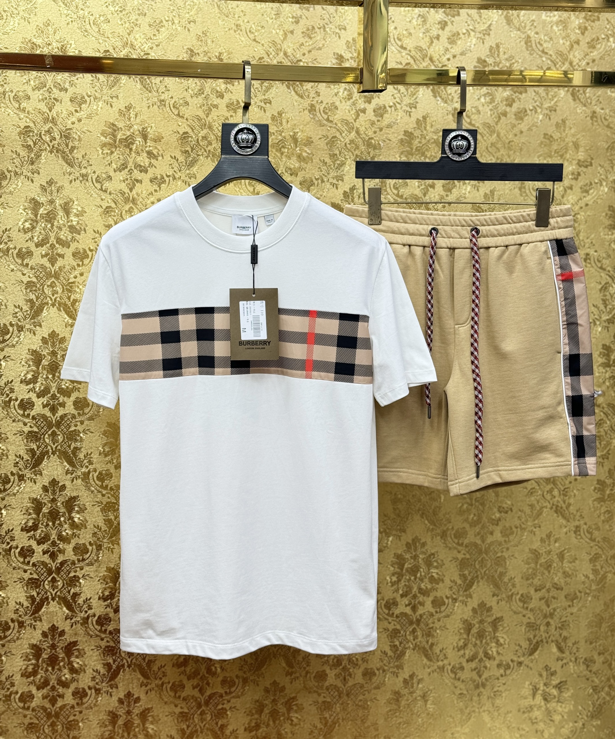 C:\Users\ADMIN\Downloads\20260306-20260307T062707Z-3-001\20260306\1245 Set bộ hè thể thao Burberry BBR ke sọc new 2026 Like Auth S-XL CD