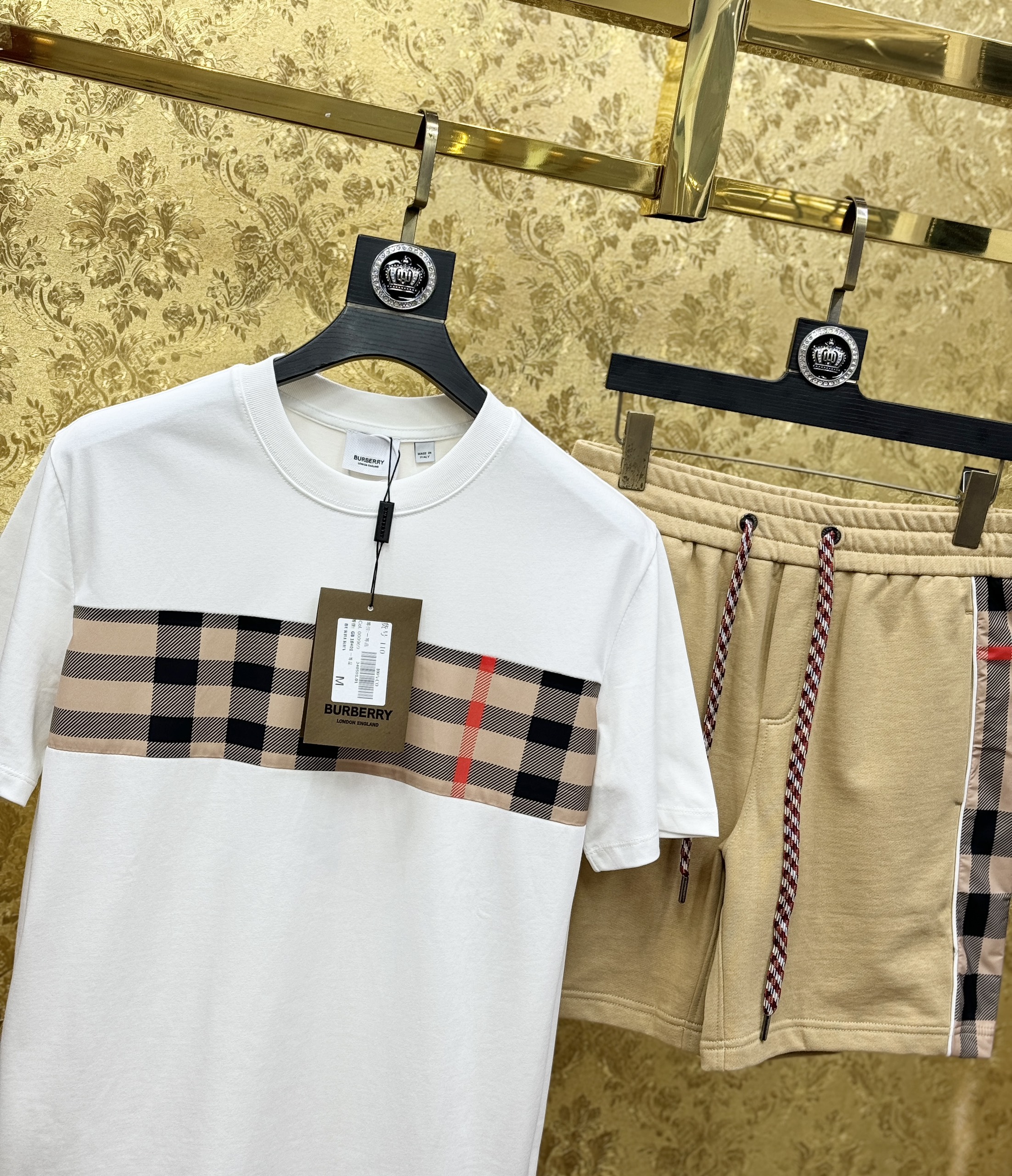 C:\Users\ADMIN\Downloads\20260306-20260307T062707Z-3-001\20260306\1245 Set bộ hè thể thao Burberry BBR ke sọc new 2026 Like Auth S-XL CD