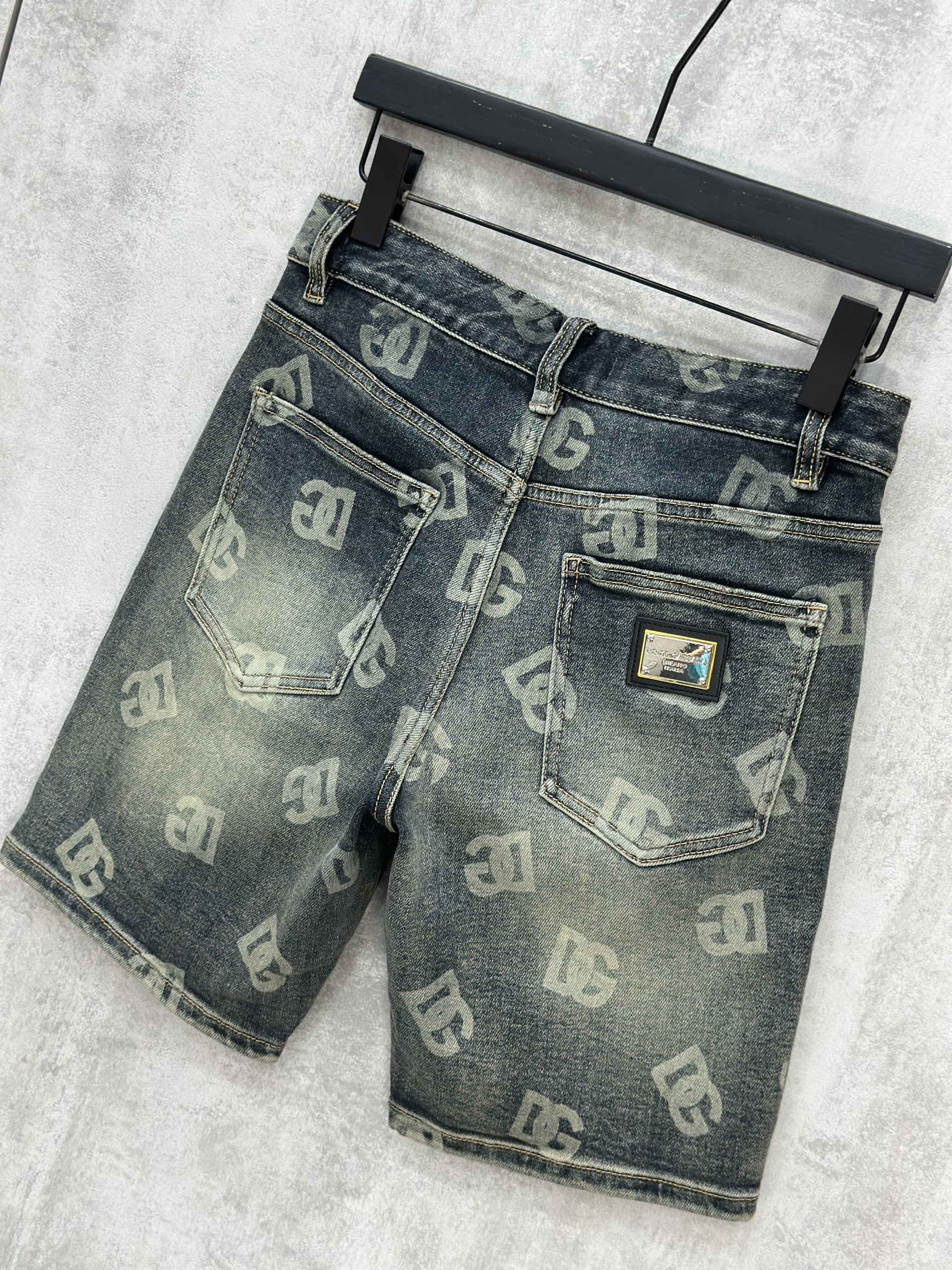 Quần Jean bò ngố Dolce Gabbana DG Xanh full logo Like Auth 28-32 VTN