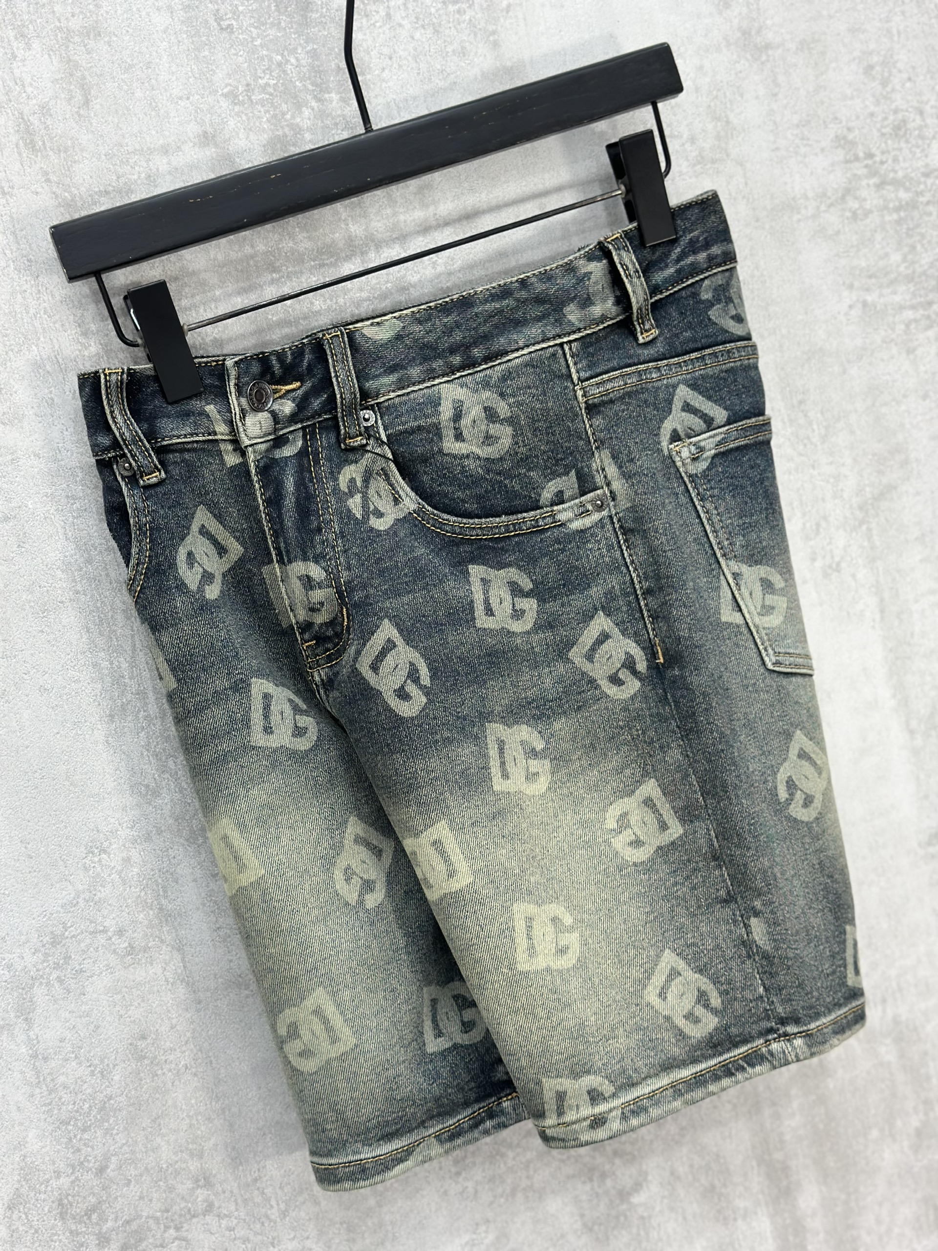 Quần Jean bò ngố Dolce Gabbana DG Xanh full logo Like Auth 28-32 VTN