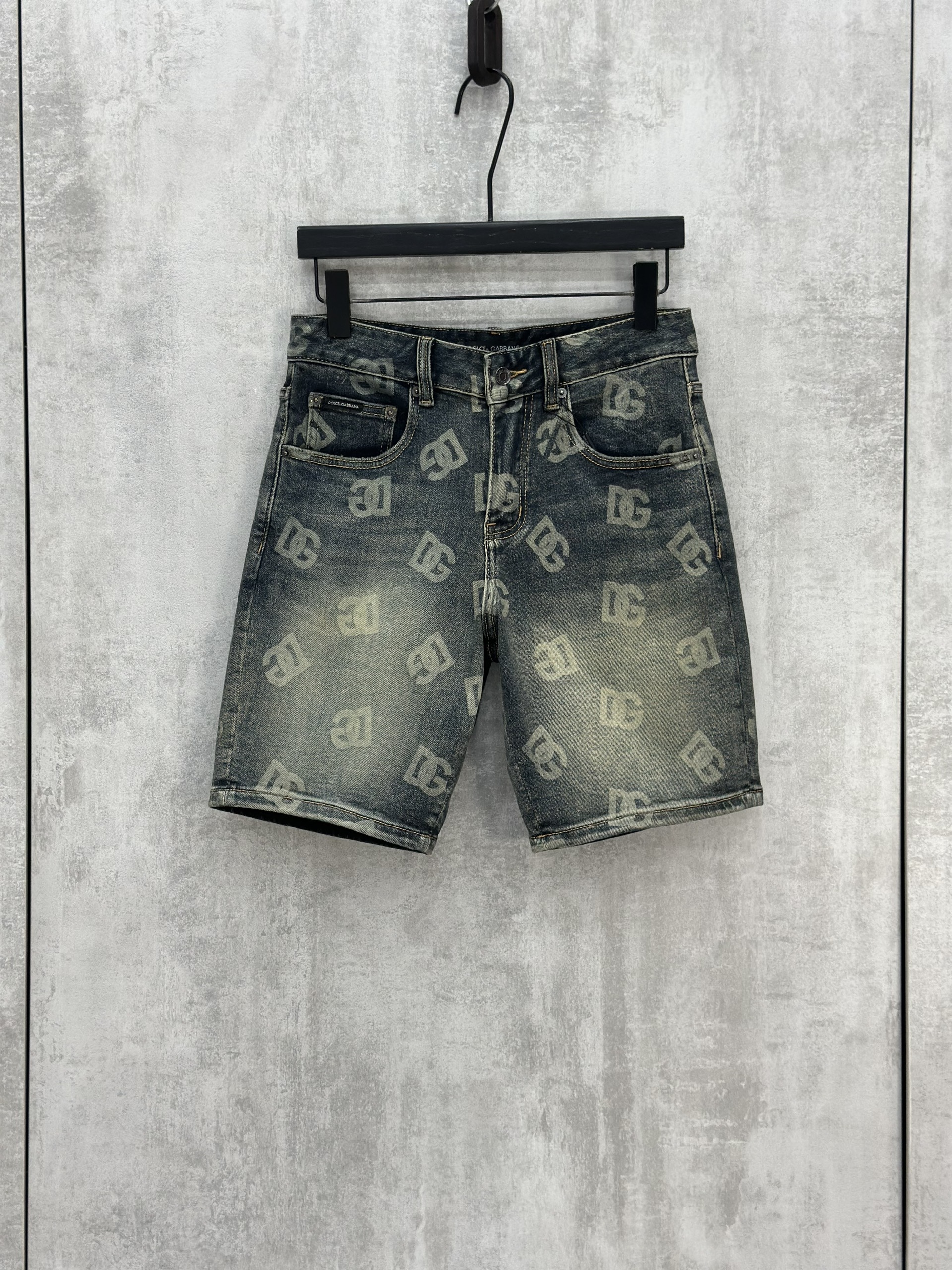 Quần Jean bò ngố Dolce Gabbana DG Xanh full logo Like Auth 28-32 VTN