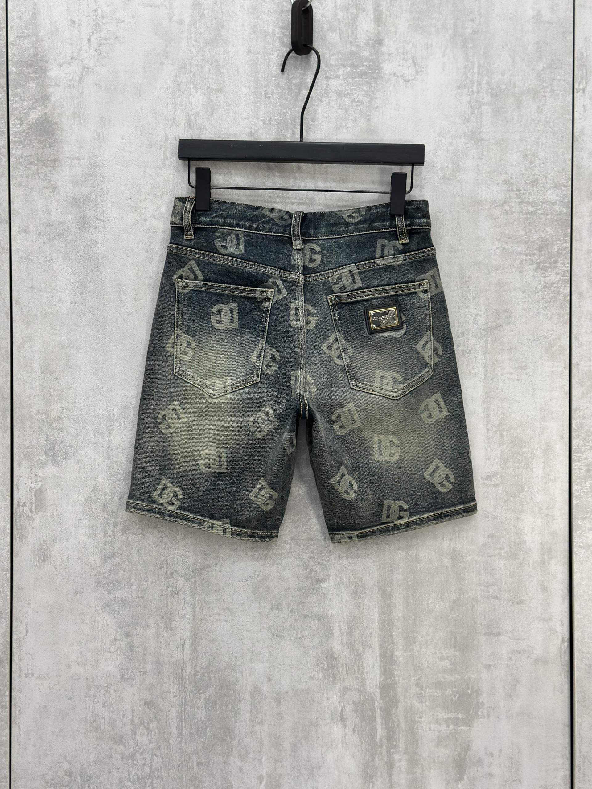 Quần Jean bò ngố Dolce Gabbana DG Xanh full logo Like Auth 28-32 VTN