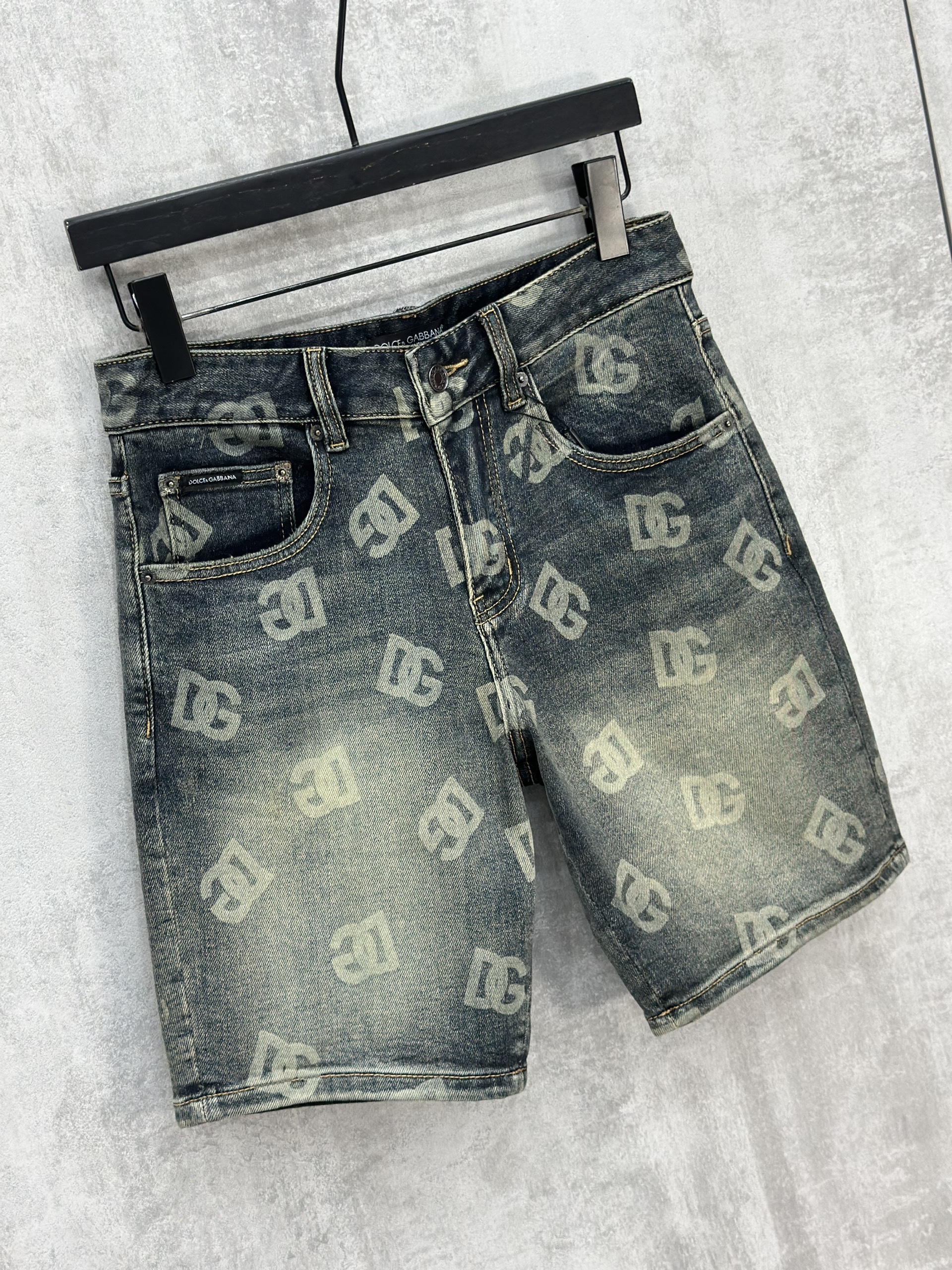 Quần Jean bò ngố Dolce Gabbana DG Xanh full logo Like Auth 28-32 VTN