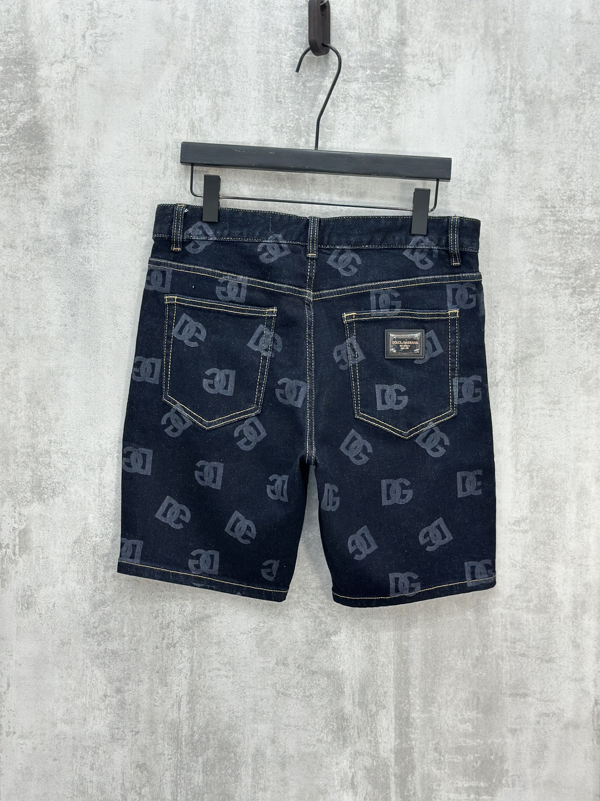 Quần Jean bò ngố Dolce Gabbana DG Xanh Than full logo Like Auth 28-34 VTN