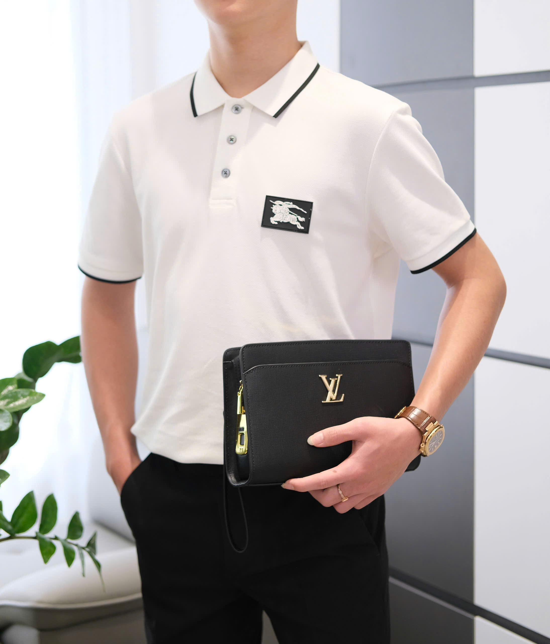Túi ví Clutch Louis Vuitton LV trơn 2 ngăn logo tag vàng khóa vân tay Like Auth 25x17x6 DDT