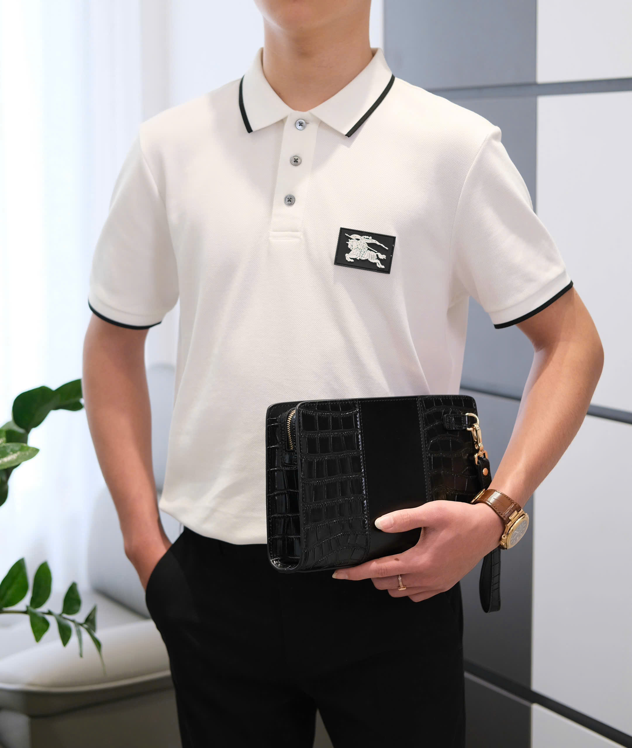 Túi ví Clutch Louis Vuitton LV thiết kế da cá sấu logo tag vàng khóa vân tay Like Auth 25x17x6 DDT