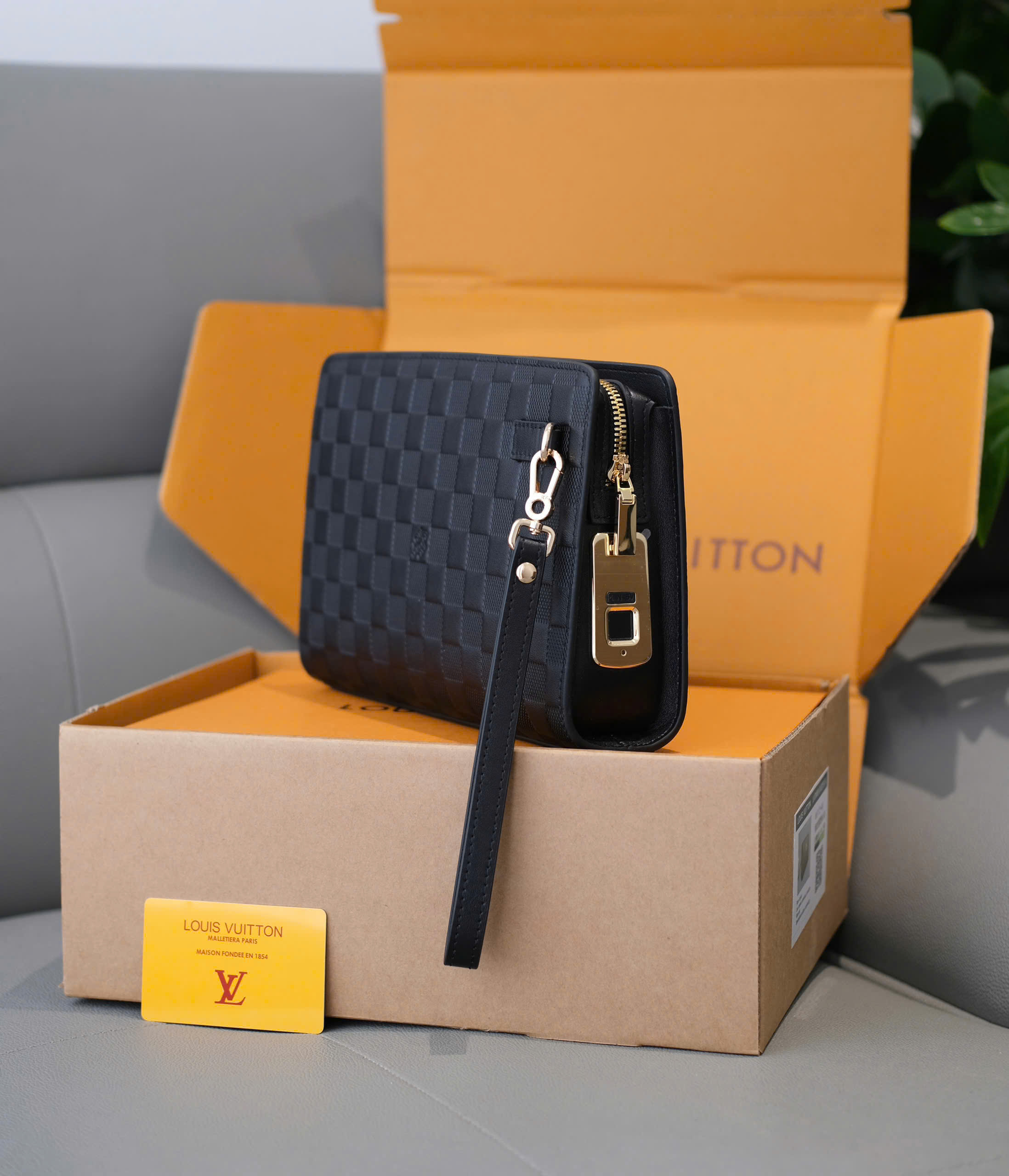 Túi ví Clutch Louis Vuitton LV dập ô caro logo tag Vàng khóa vân tay Like Auth 25x17x6 DDT