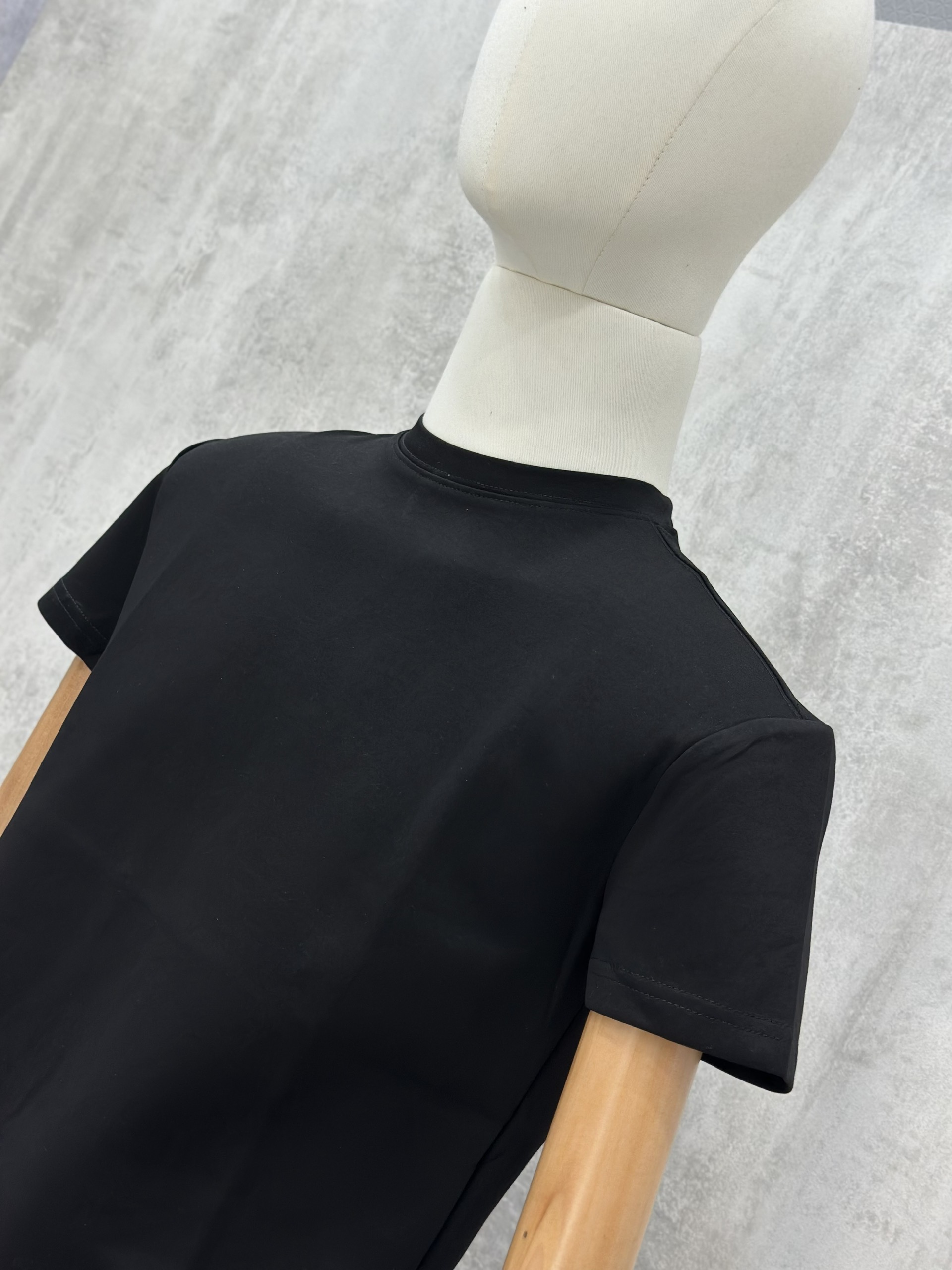 Áo phông T shirt Chapper Đen trơn slim chống nhăn Like Auth S-XL VTN