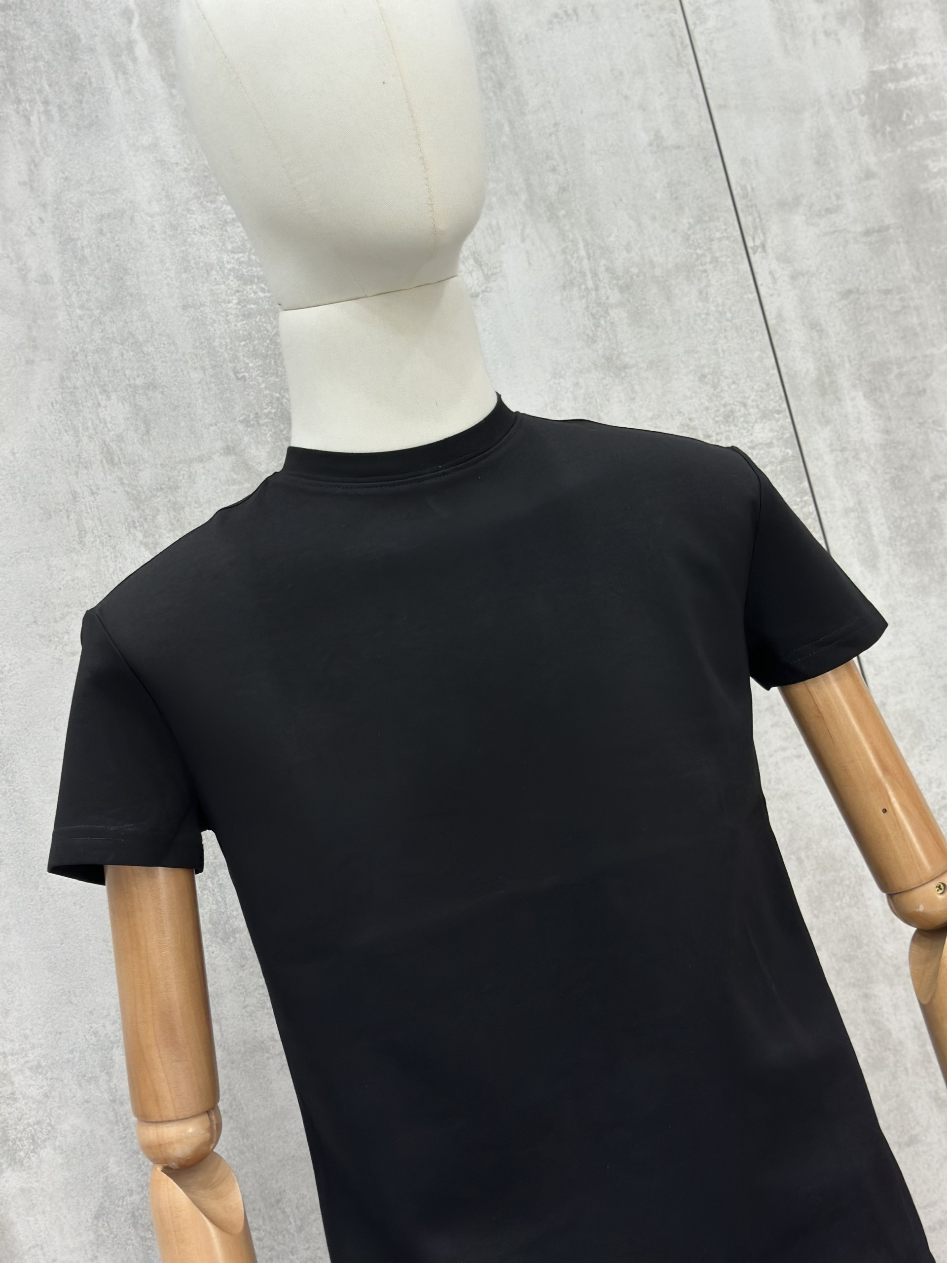 Áo phông T shirt Chapper Đen trơn slim chống nhăn Like Auth S-XL VTN