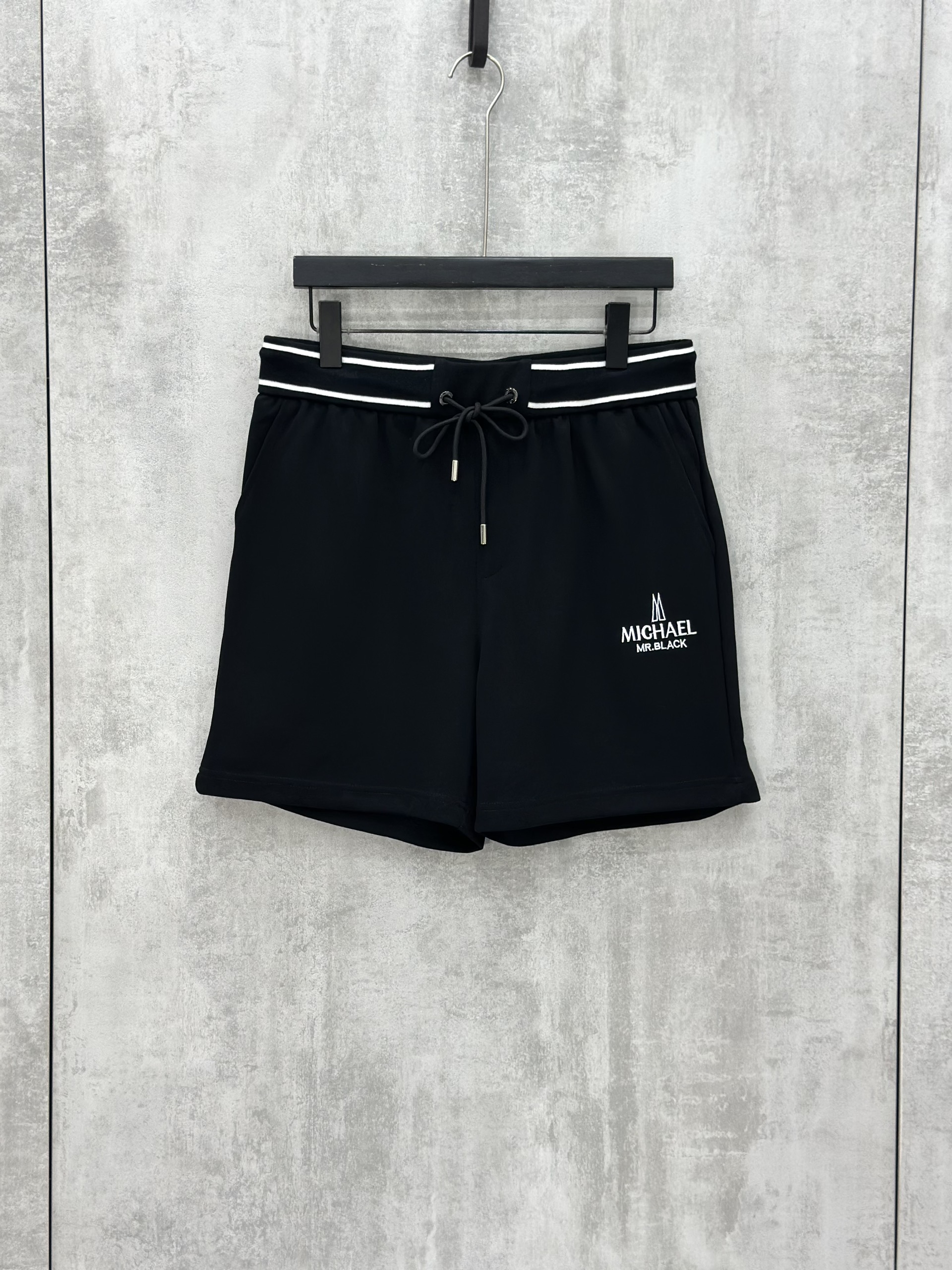 Quần short ngố nỉ Michael Black logo thêu đùi túi sau Like Auth S-XL VTNMI