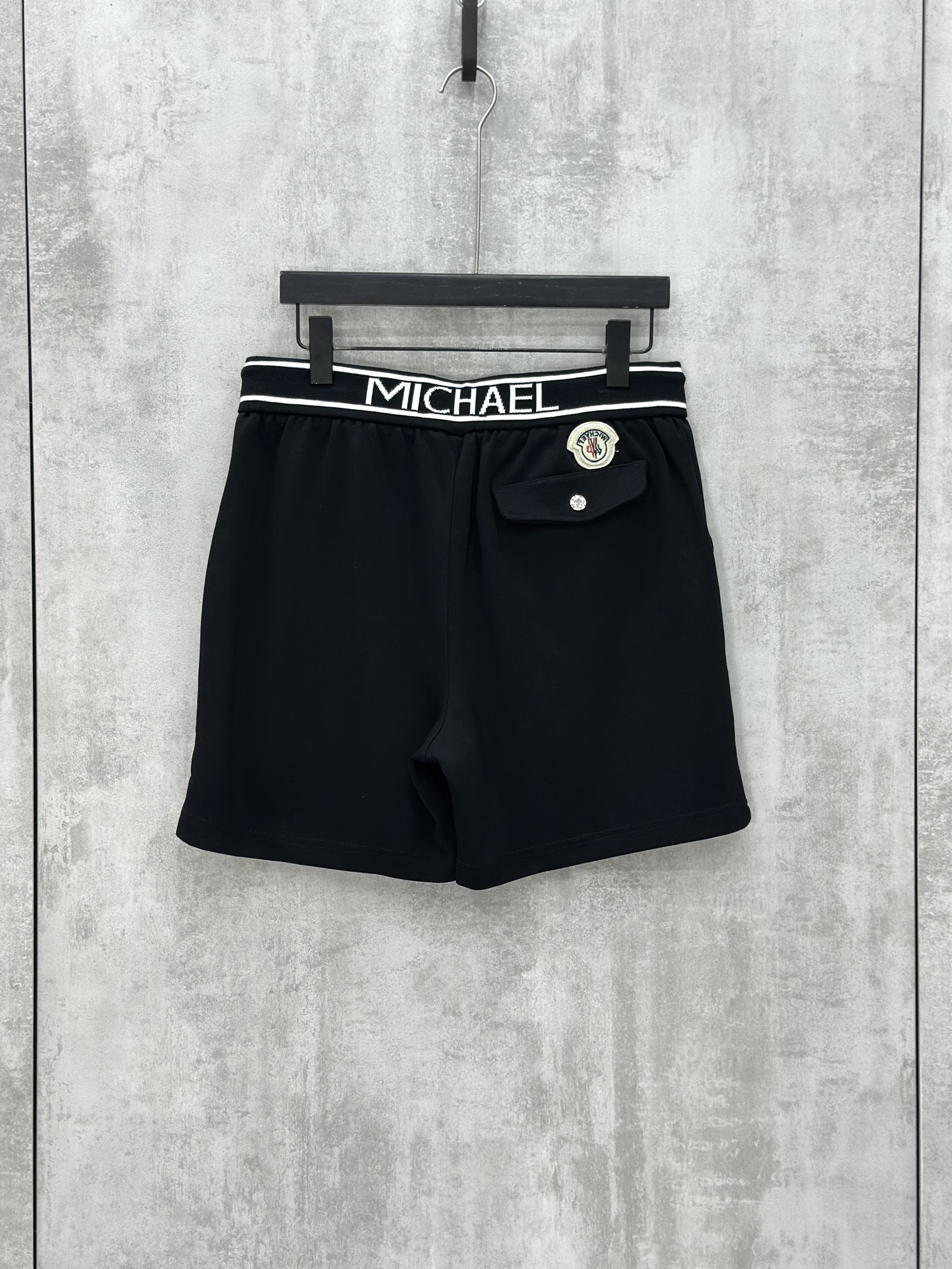 Quần short ngố nỉ Michael Black logo thêu đùi túi sau Like Auth S-XL VTNMI