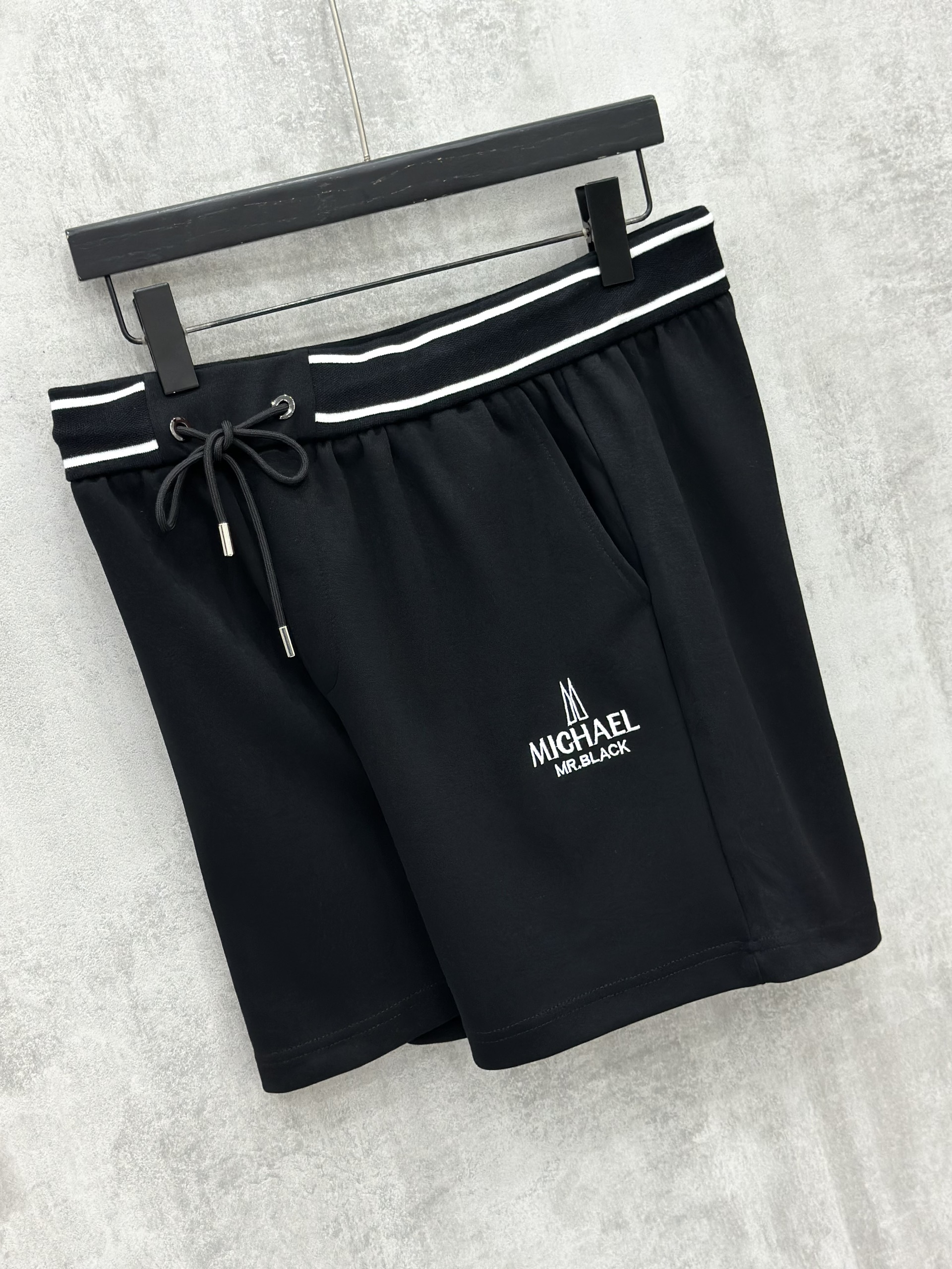 Quần short ngố nỉ Michael Black logo thêu đùi túi sau Like Auth S-XL VTNMI