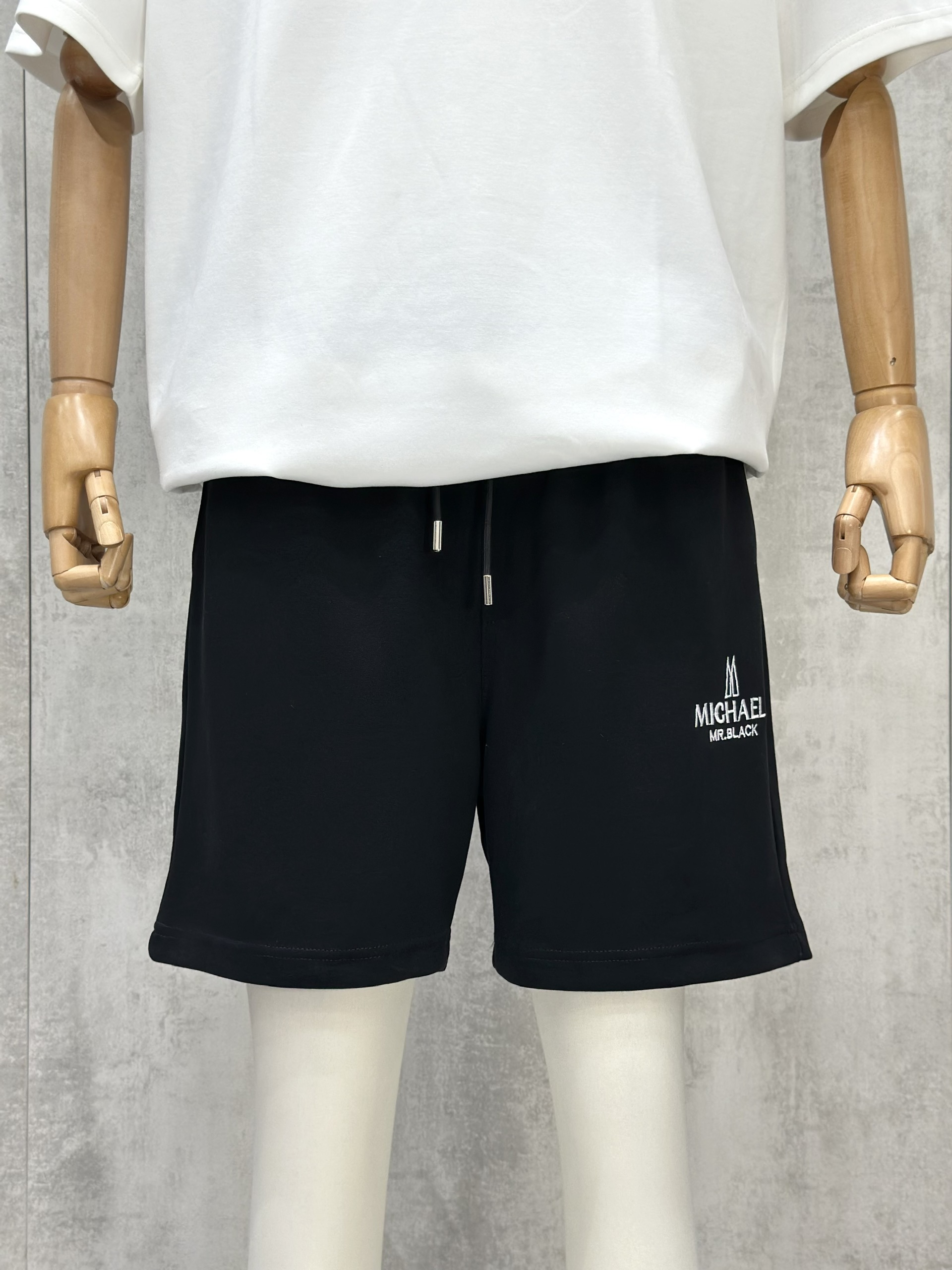 Quần short ngố nỉ Michael Black logo thêu đùi túi sau Like Auth S-XL VTNMI