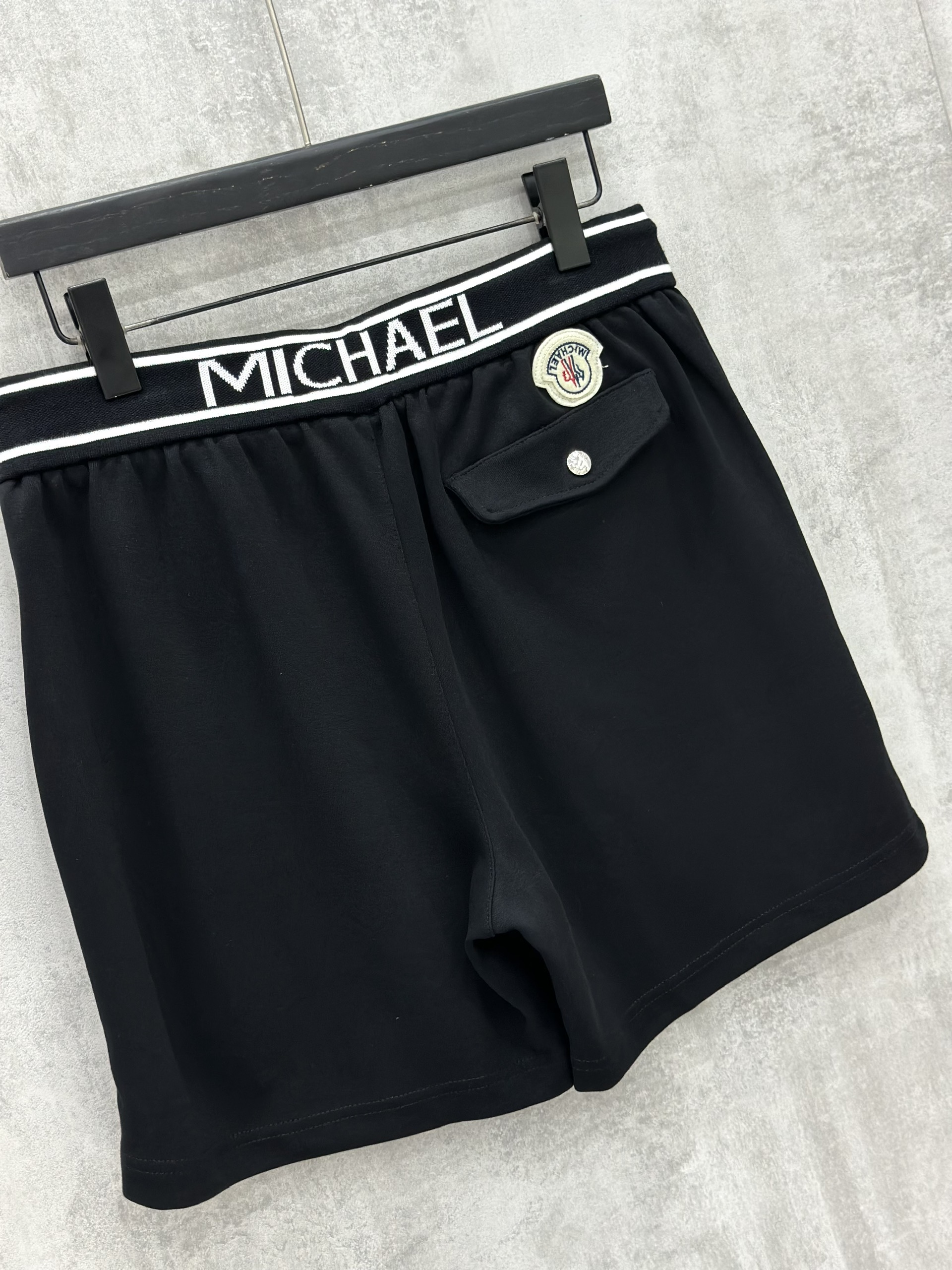 Quần short ngố nỉ Michael Black logo thêu đùi túi sau Like Auth S-XL VTNMI