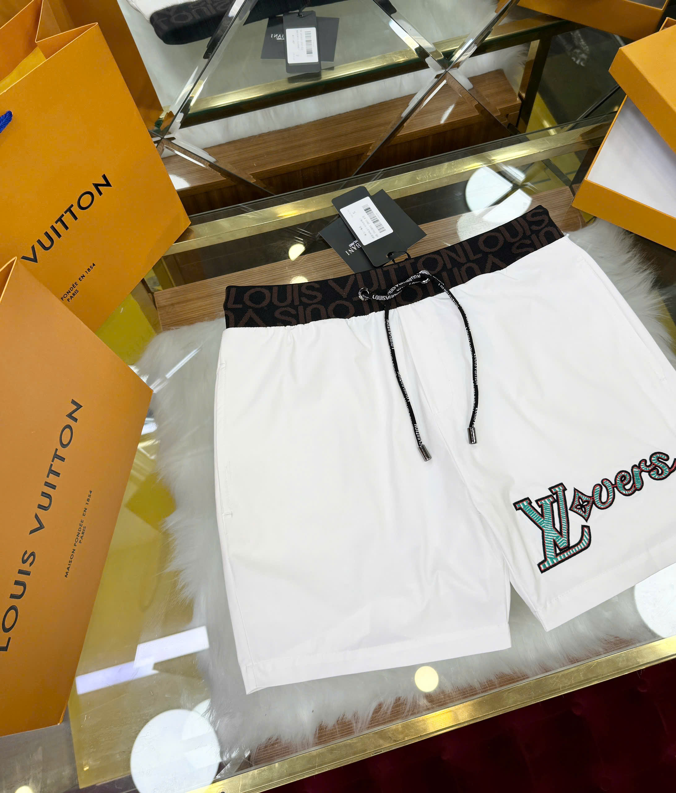 Quần short gió Louis Vuitton LV Forever logo thêu check cạp Like Auth S-XL CD