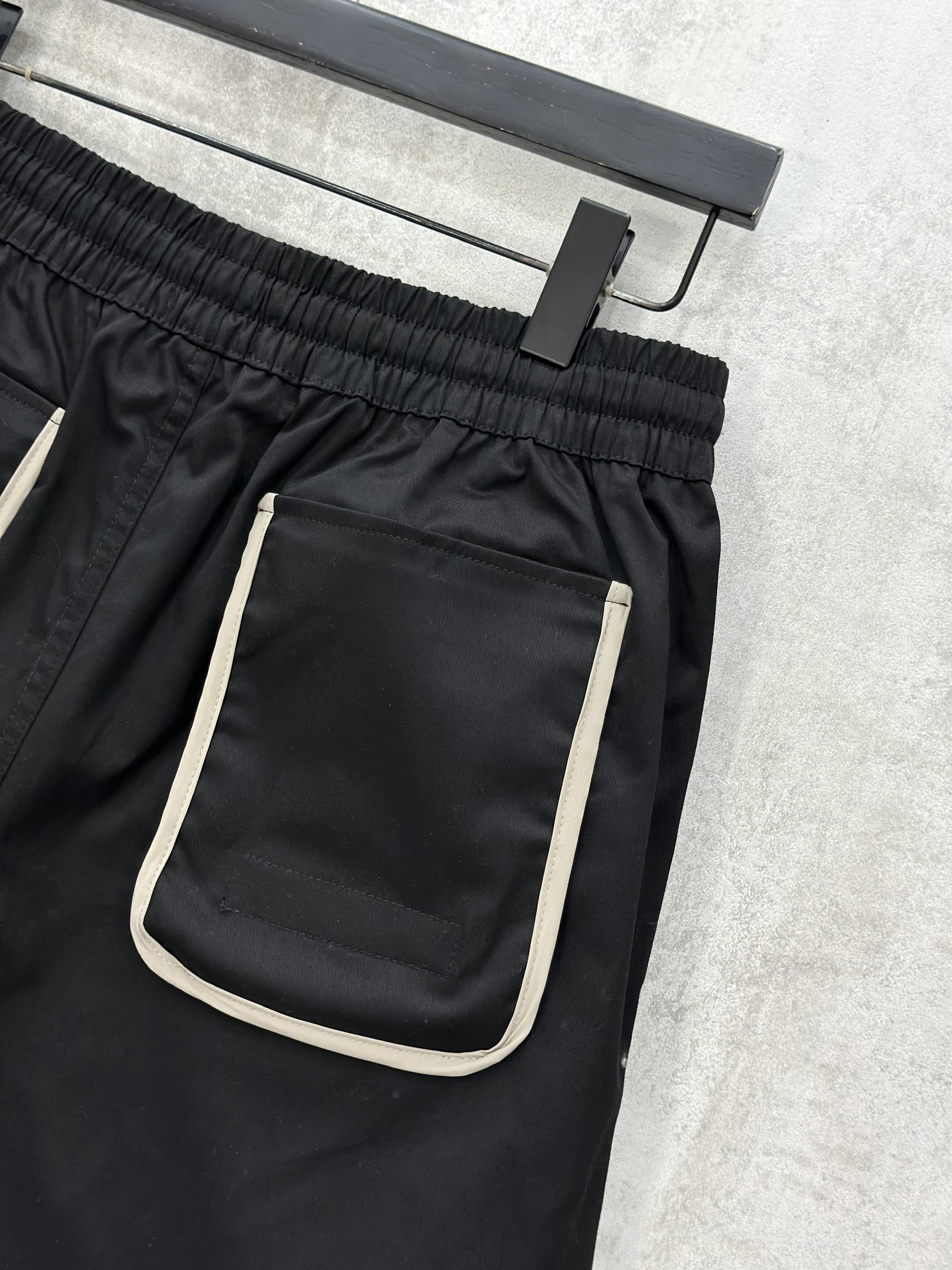 Quần short ngố vải túi hộp khóa ZIP new 2026 Like Auth S-XL VTN