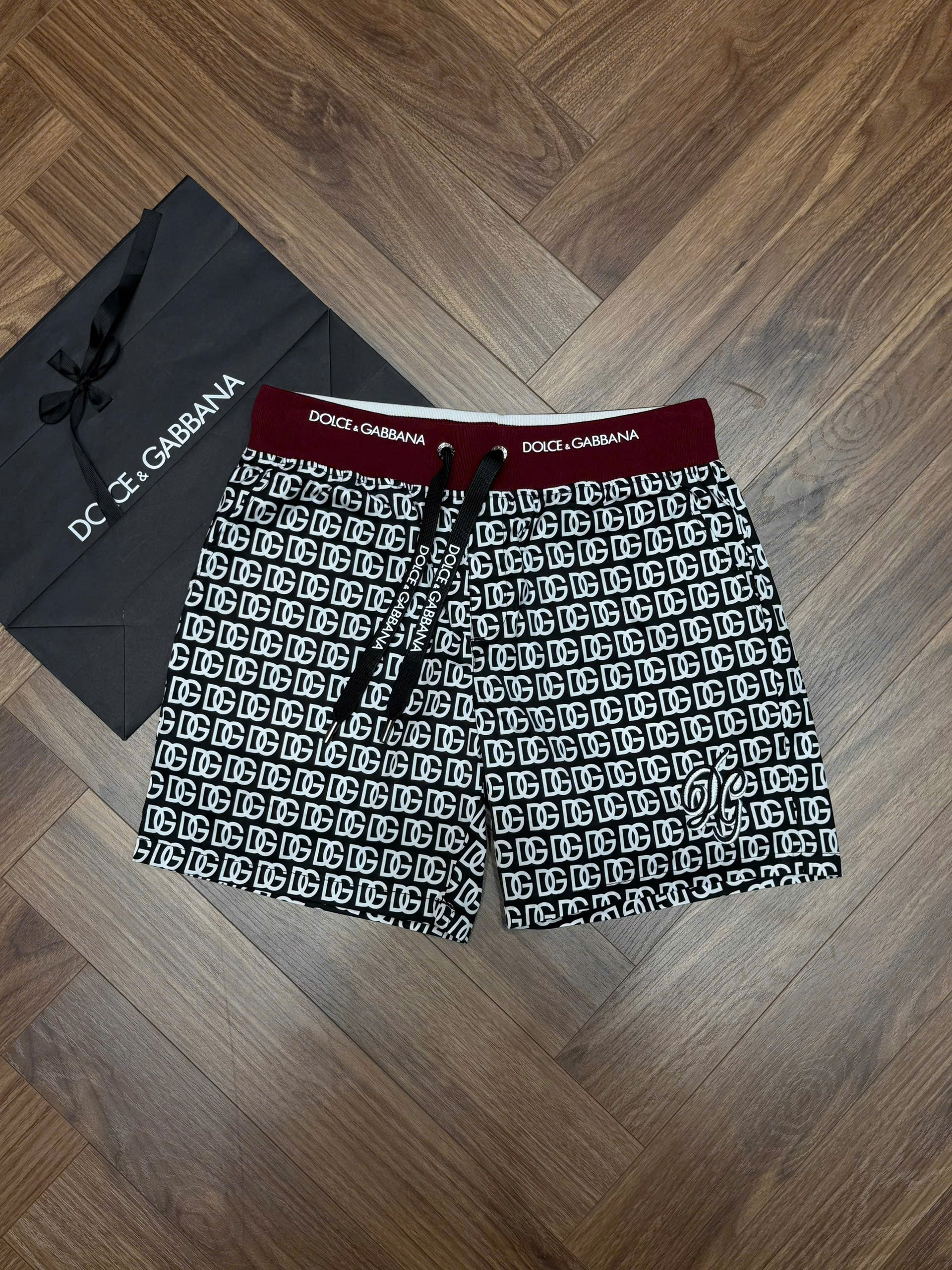 Quần short đùi gió Dolce Gabbana DG bo cạp logo full Like Auth S-XL MK