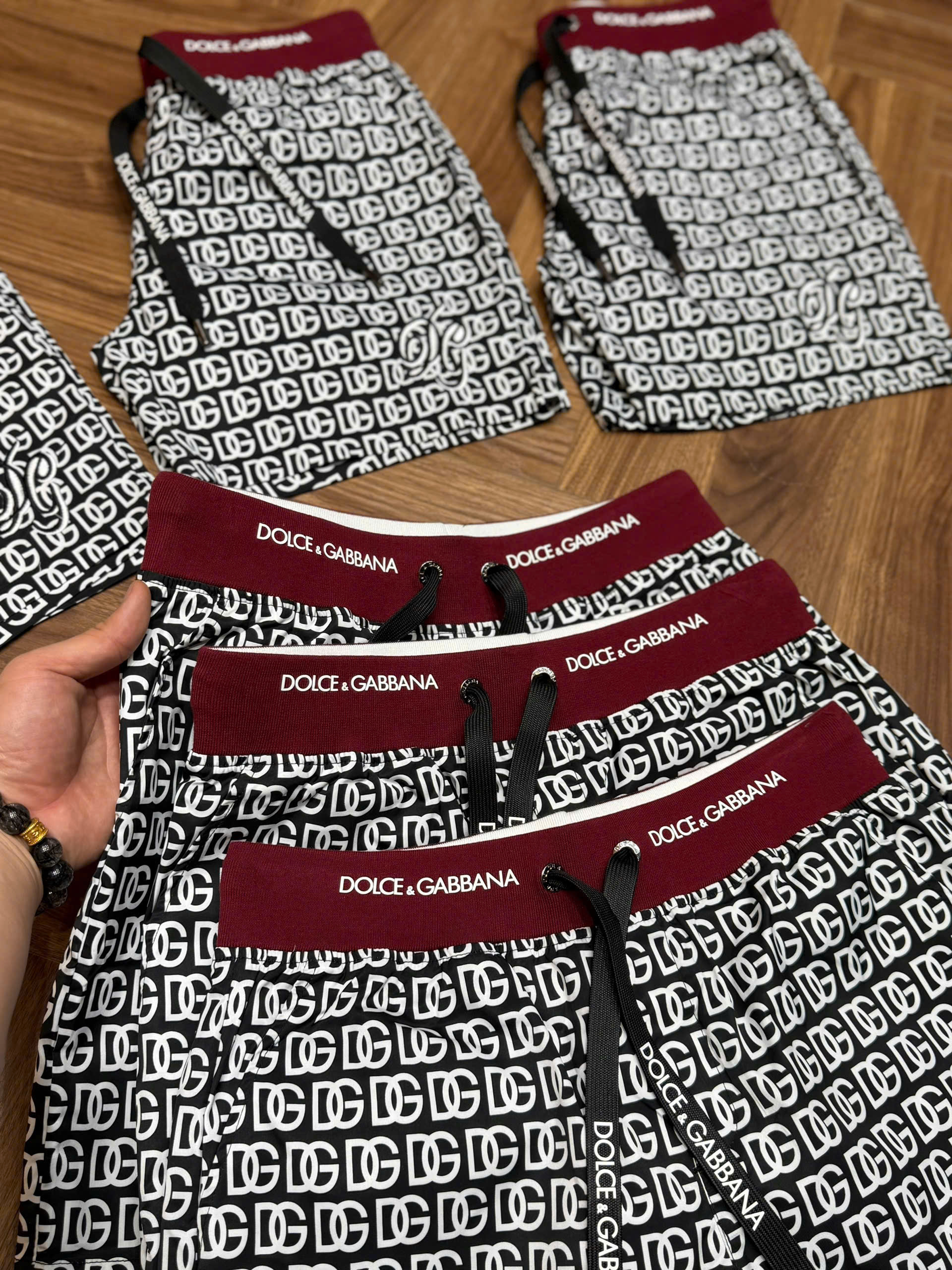 Quần short đùi gió Dolce Gabbana DG bo cạp logo full Like Auth S-XL MK