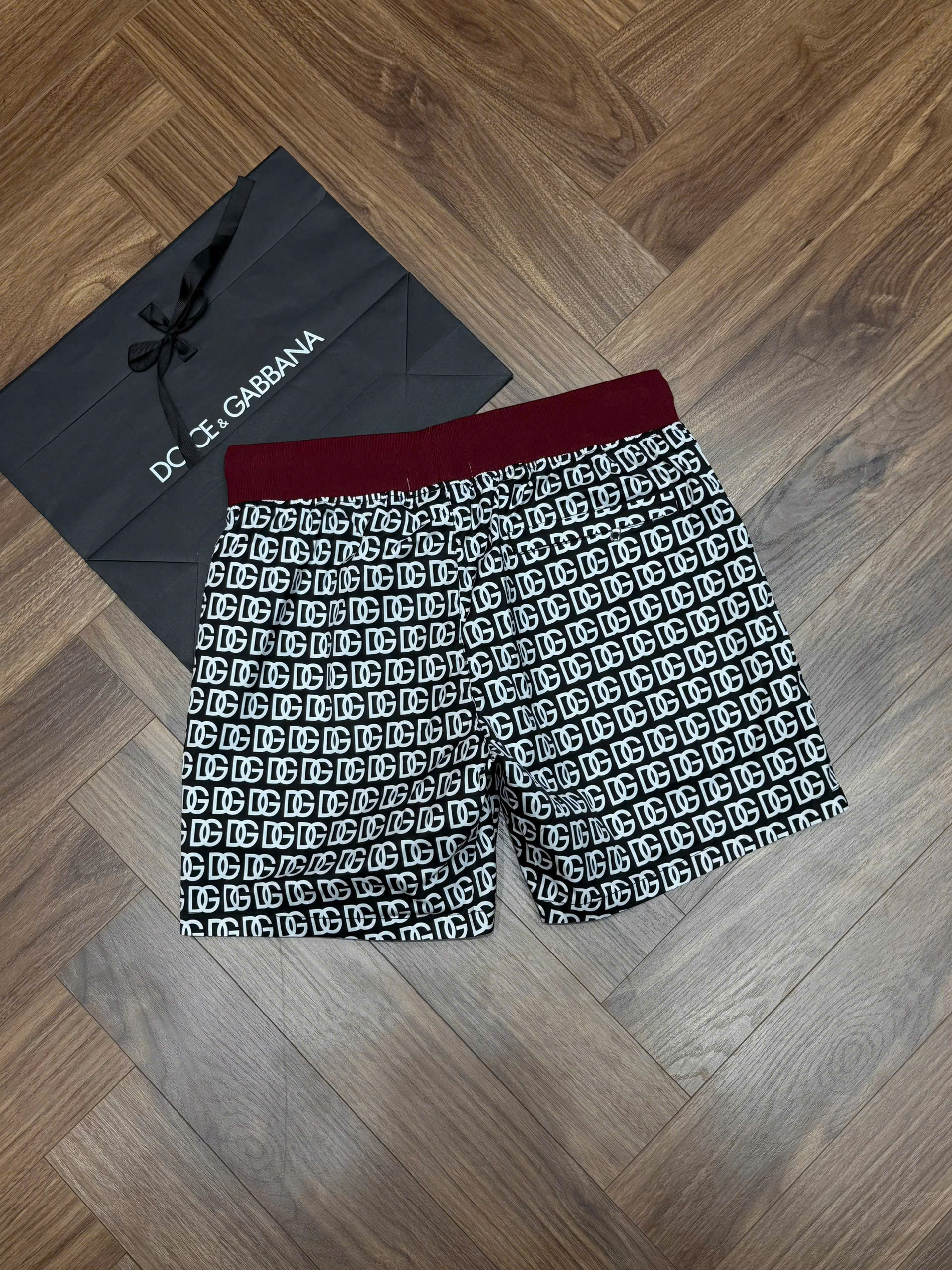 Quần short đùi gió Dolce Gabbana DG bo cạp logo full Like Auth S-XL MK