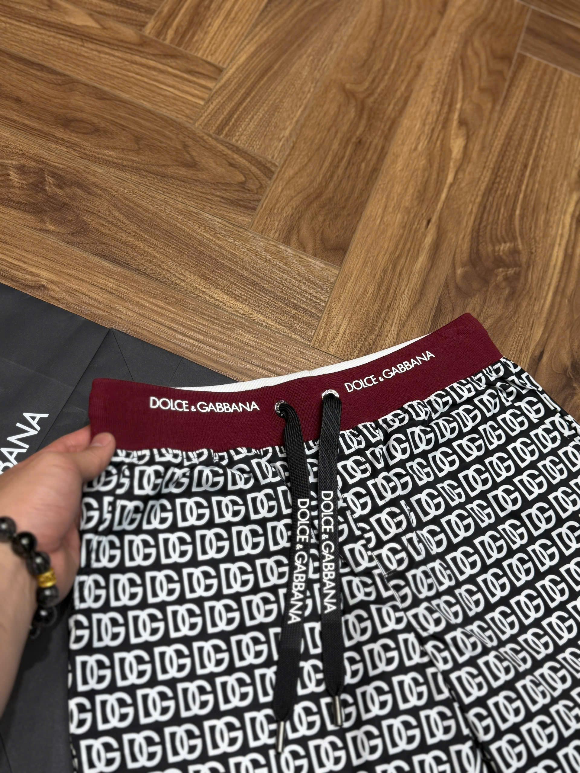 Quần short đùi gió Dolce Gabbana DG bo cạp logo full Like Auth S-XL MK