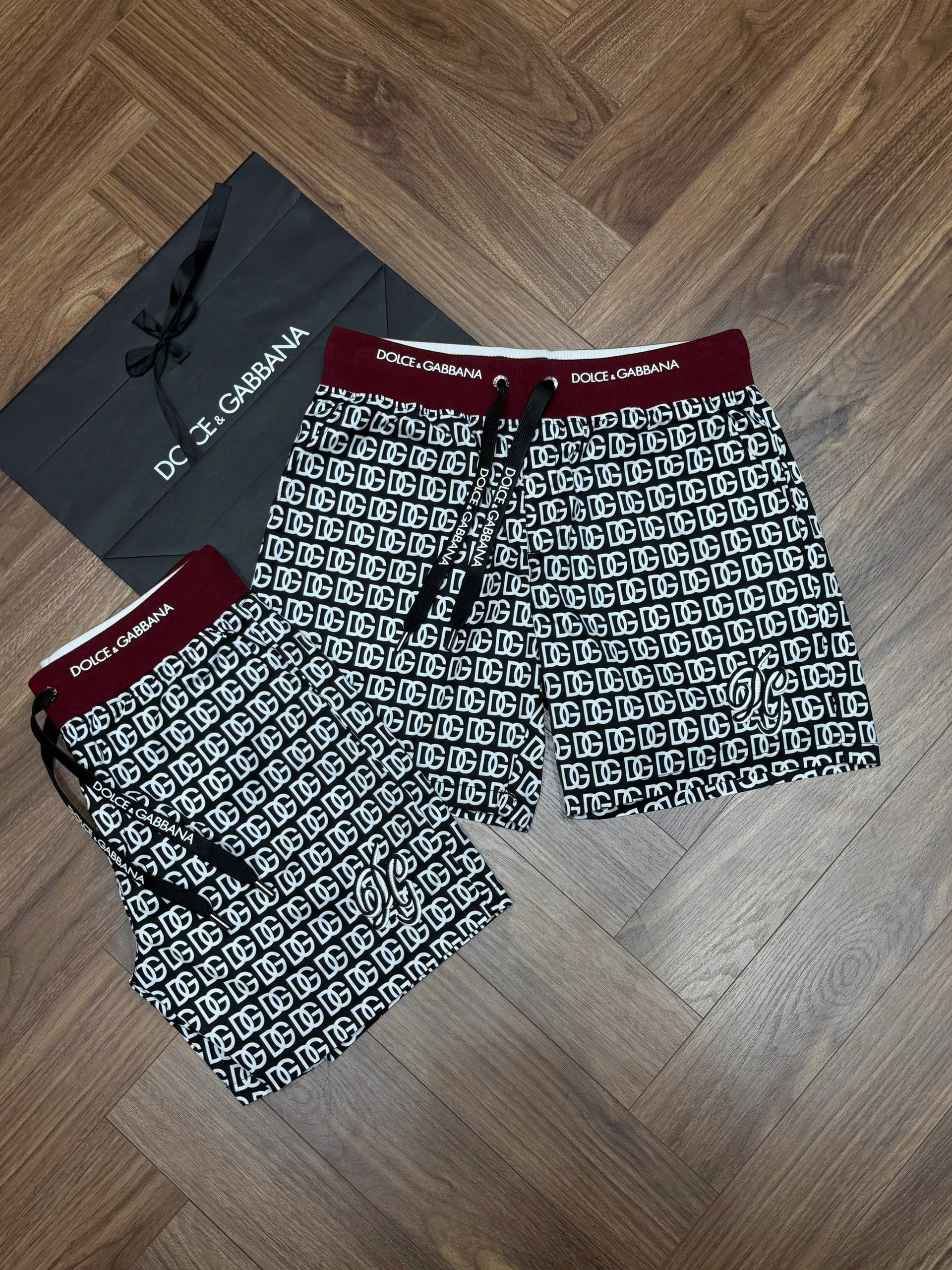 Quần short đùi gió Dolce Gabbana DG bo cạp logo full Like Auth S-XL MK